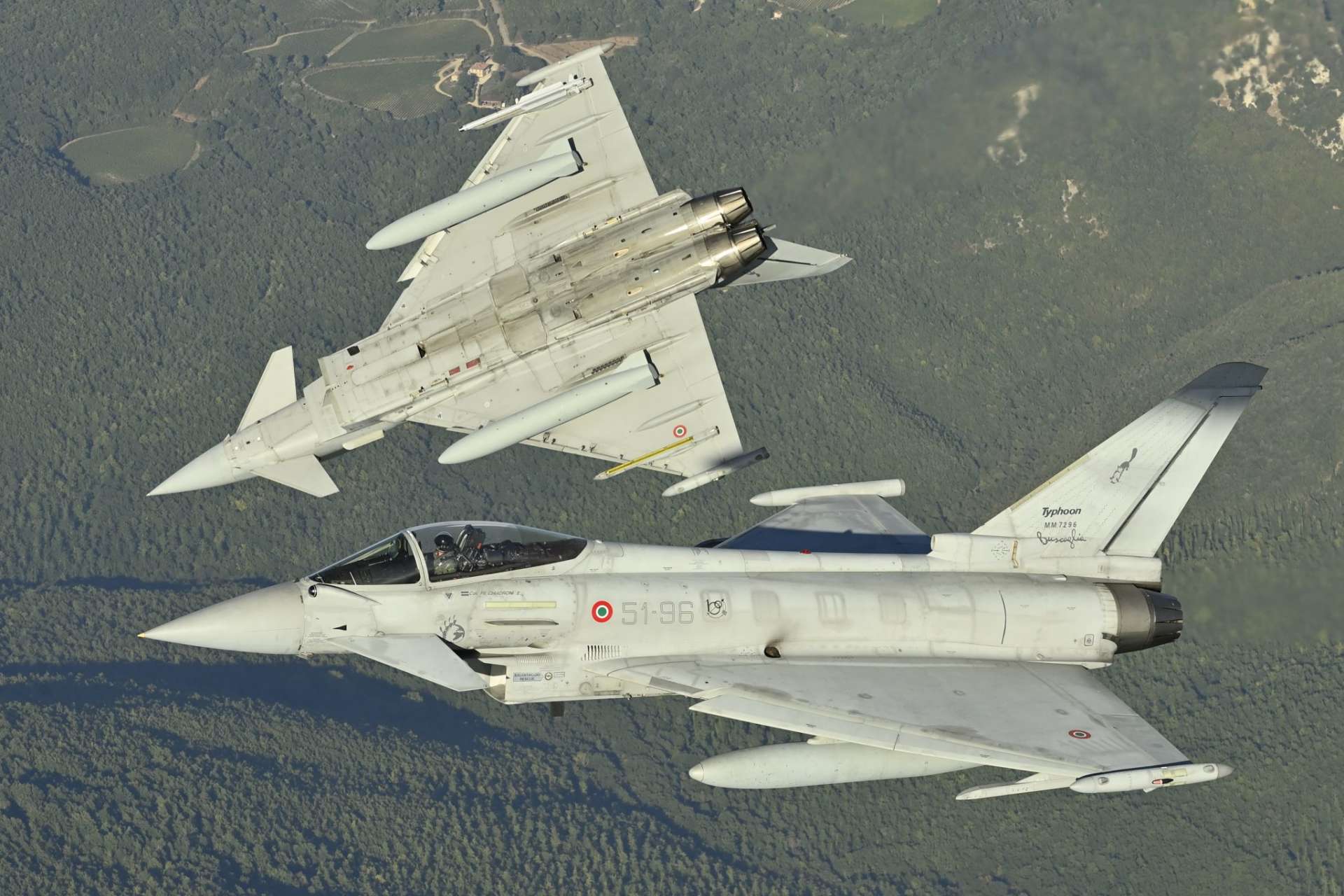 Italy has deployed Eurofighter F-2000A fighters, an E-550A early-warning aircraft, SAMP/T air-defence missiles, KRONOS and AN/TPS-77 radars, and Skynex counter-drone guns across the Gulf to protect selected bases and critical infrastructure against aircraft, drones, cruise missiles and short-range ballistic missiles (Picture source: Alenia).