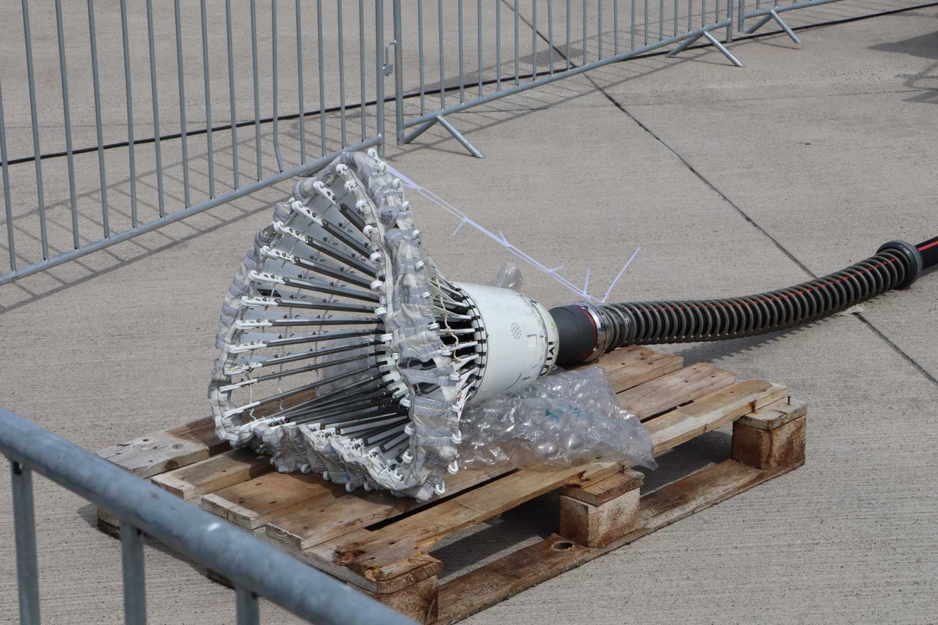 Two Cobham 905E underwing pods can be fitted for probe-equipped receivers, with each pod using a 25.9-m flexible fuel hose, operating between 185 and 350 knots and transferring up to 1,300 kg/min. (Picture source: Army Recognition)