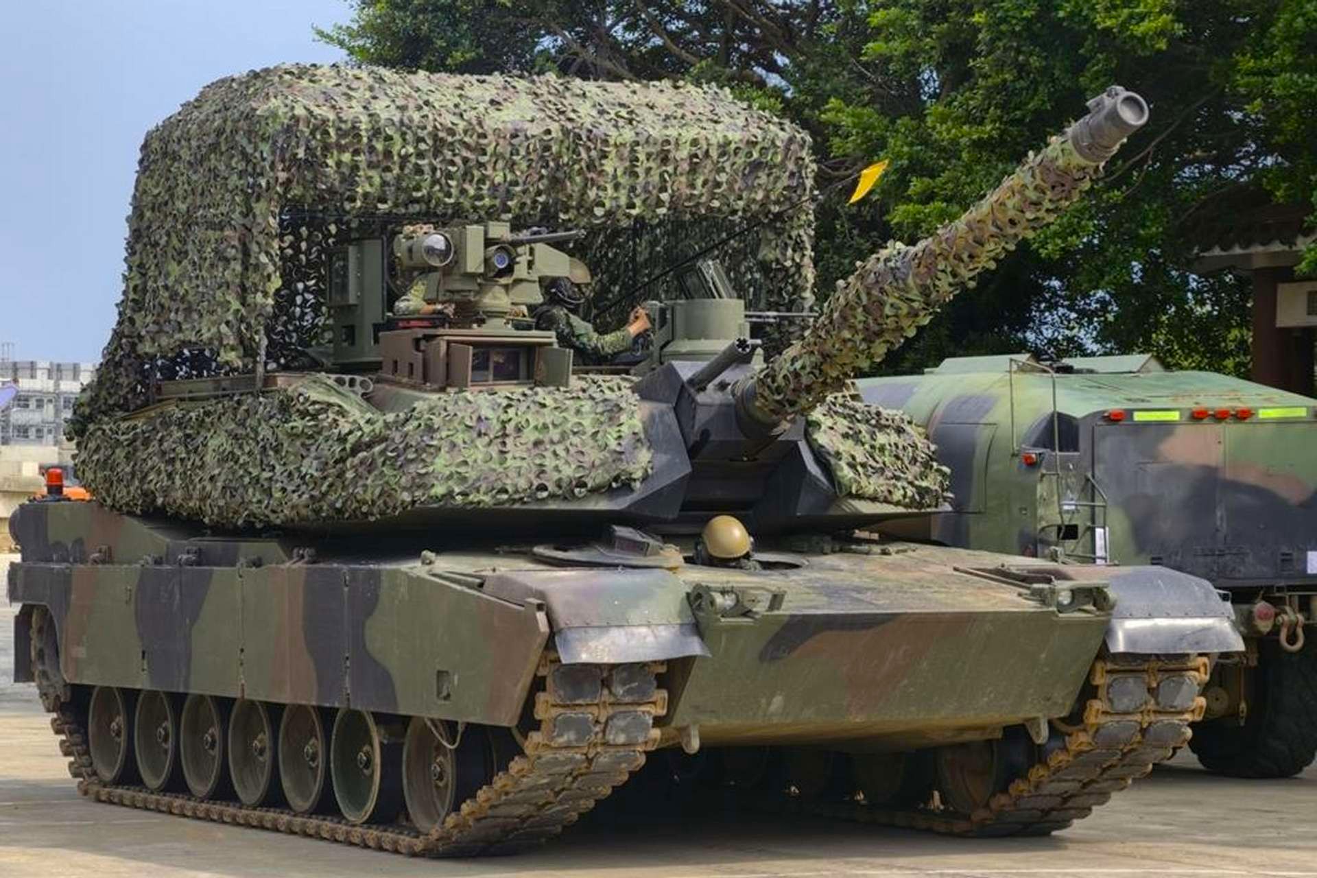 Taiwan is adapting its M1A2T Abrams tanks for drone-intensive warfare with camouflaged overhead protection, rapid field refueling, and dispersed operations designed to improve survivability under persistent aerial surveillance (Picture Source: China Times Group)