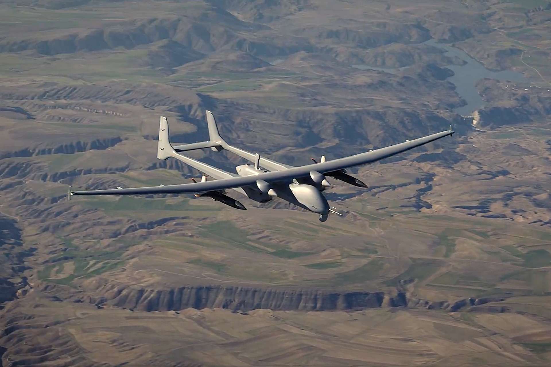 Turkish Aerospace is advancing its AKSUNGUR unmanned aircraft toward a 1,250-kg payload and roughly 60-hour endurance, significantly expanding its potential for persistent maritime surveillance, strike, and anti-submarine warfare missions (Picture Source: TAI)