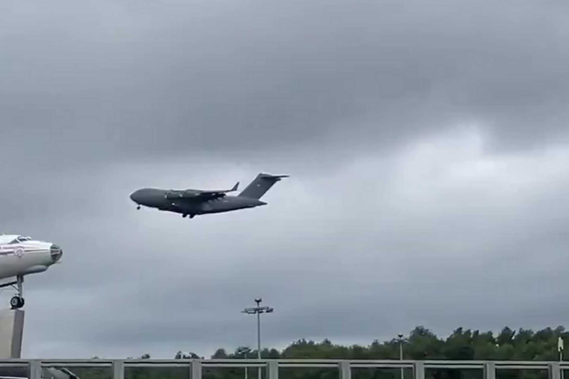 CIA Director John Ratcliffe flew to Moscow aboard the first U.S. Air Force C-17 to visit the Russian capital in nine years to warn Russia against further military mobilization and actions testing NATO resolve, while seeking Moscow’s help in pressuring Iran to reopen the Strait of Hormuz. (Picture source: Telegram/CyberspecNews)