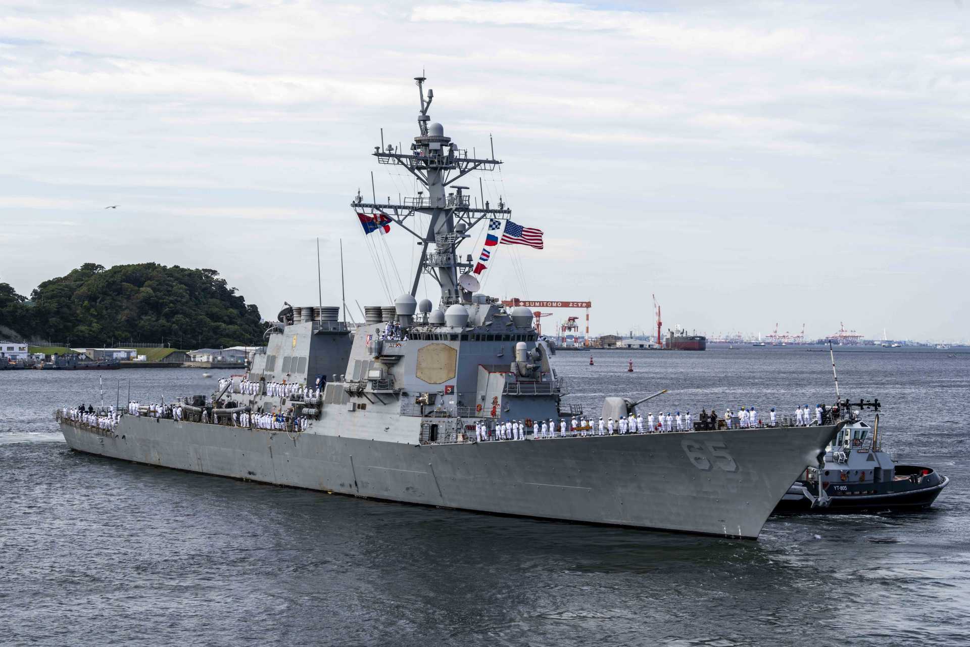 The USS Benfold lost power for four days in the South China Sea after a generator failure, leaving roughly 300 sailors without propulsion, drinking water, working toilets, galley services or air conditioning before the destroyer was towed to Subic Bay for repairs. (Picture source: US Navy)