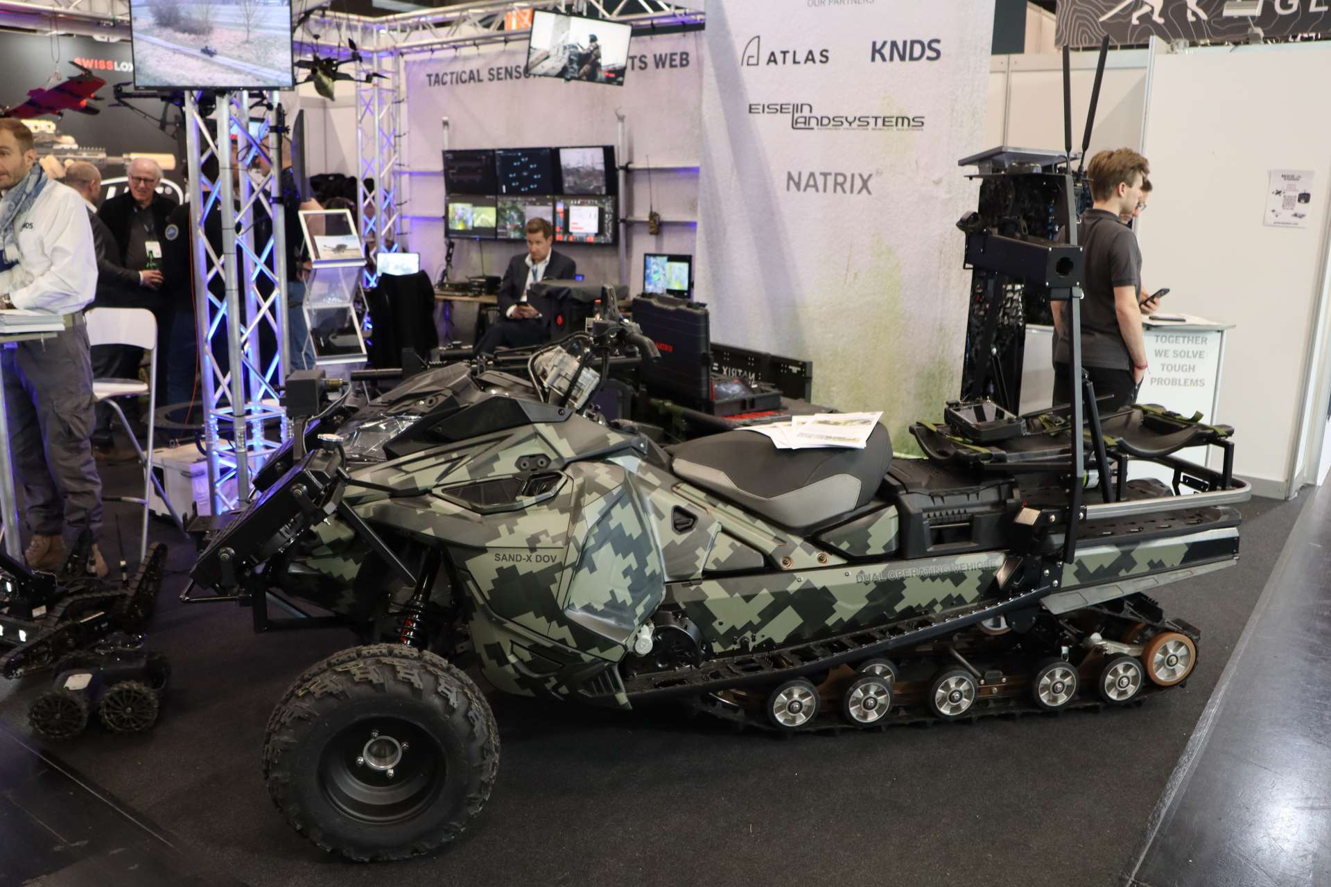 Germany Displays SAND-X DOV Dual-Mode Combat UGV for Drone-Era Last-Mile Resupply