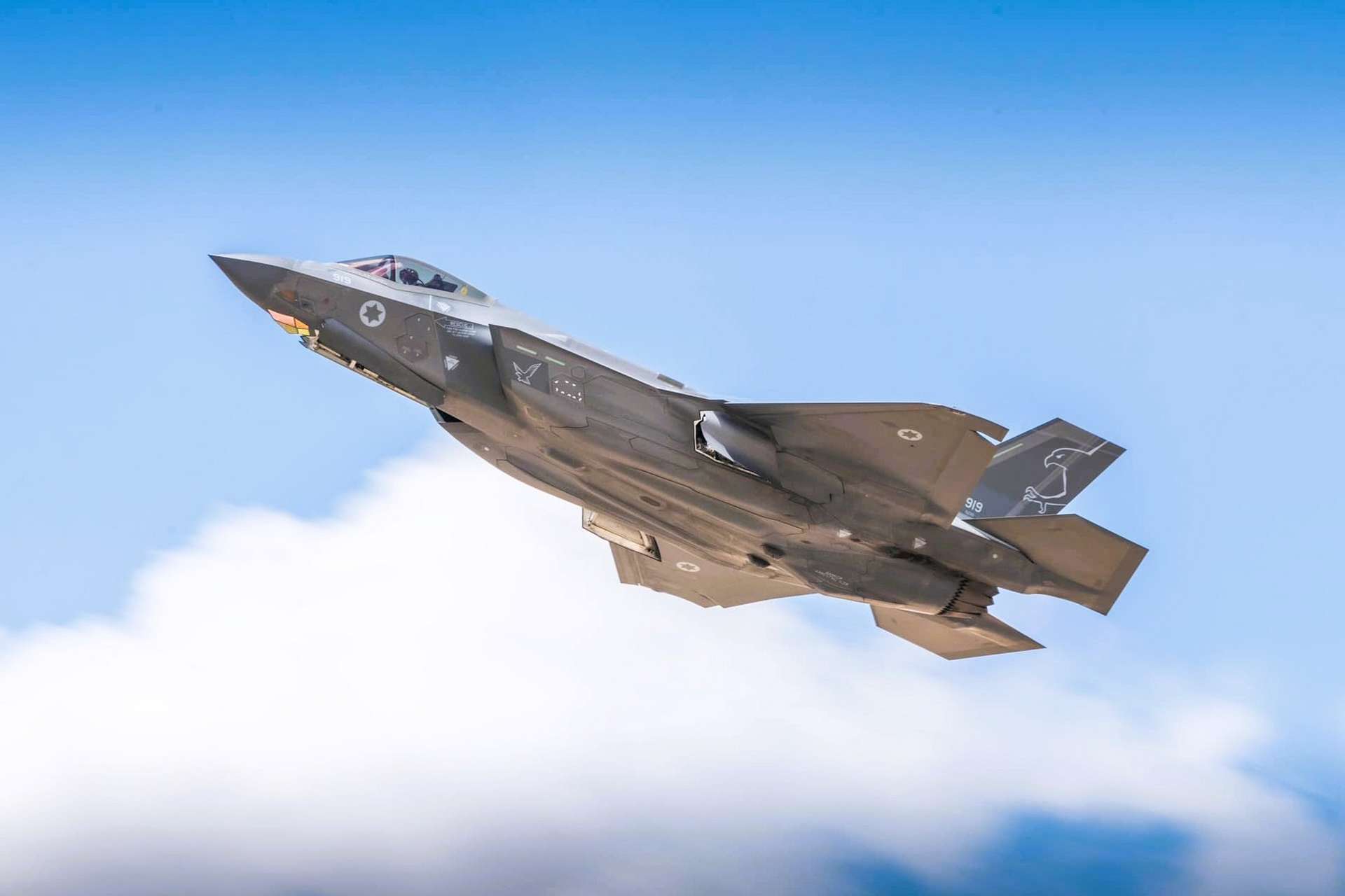 Israel Equips F-35I Adir with Stealth Fuel Tanks to Expand Long-Range Strike Reach