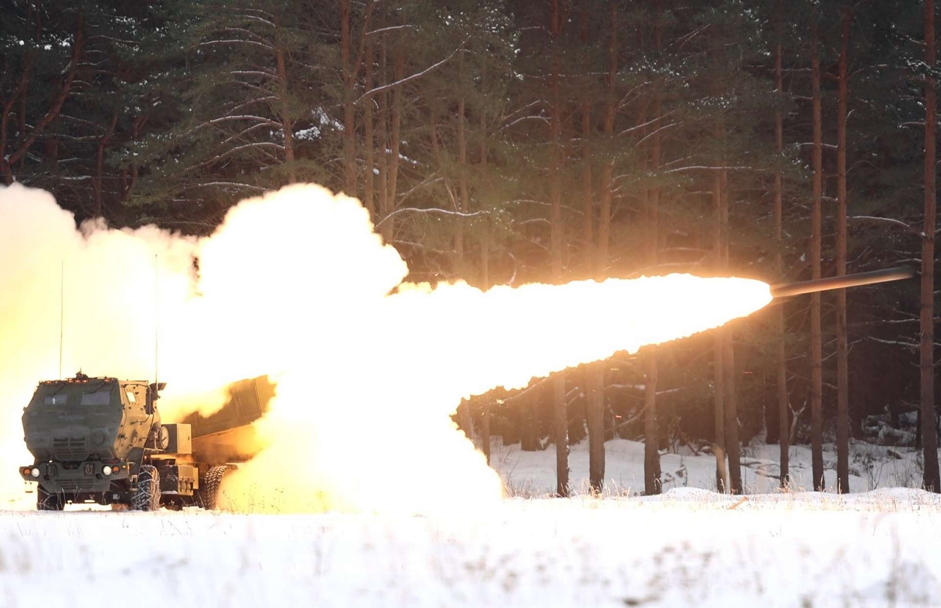 U.S. Army Deploys HIMARS Rocket Launcher in Lithuania to Reinforce NATO’s Eastern Flank