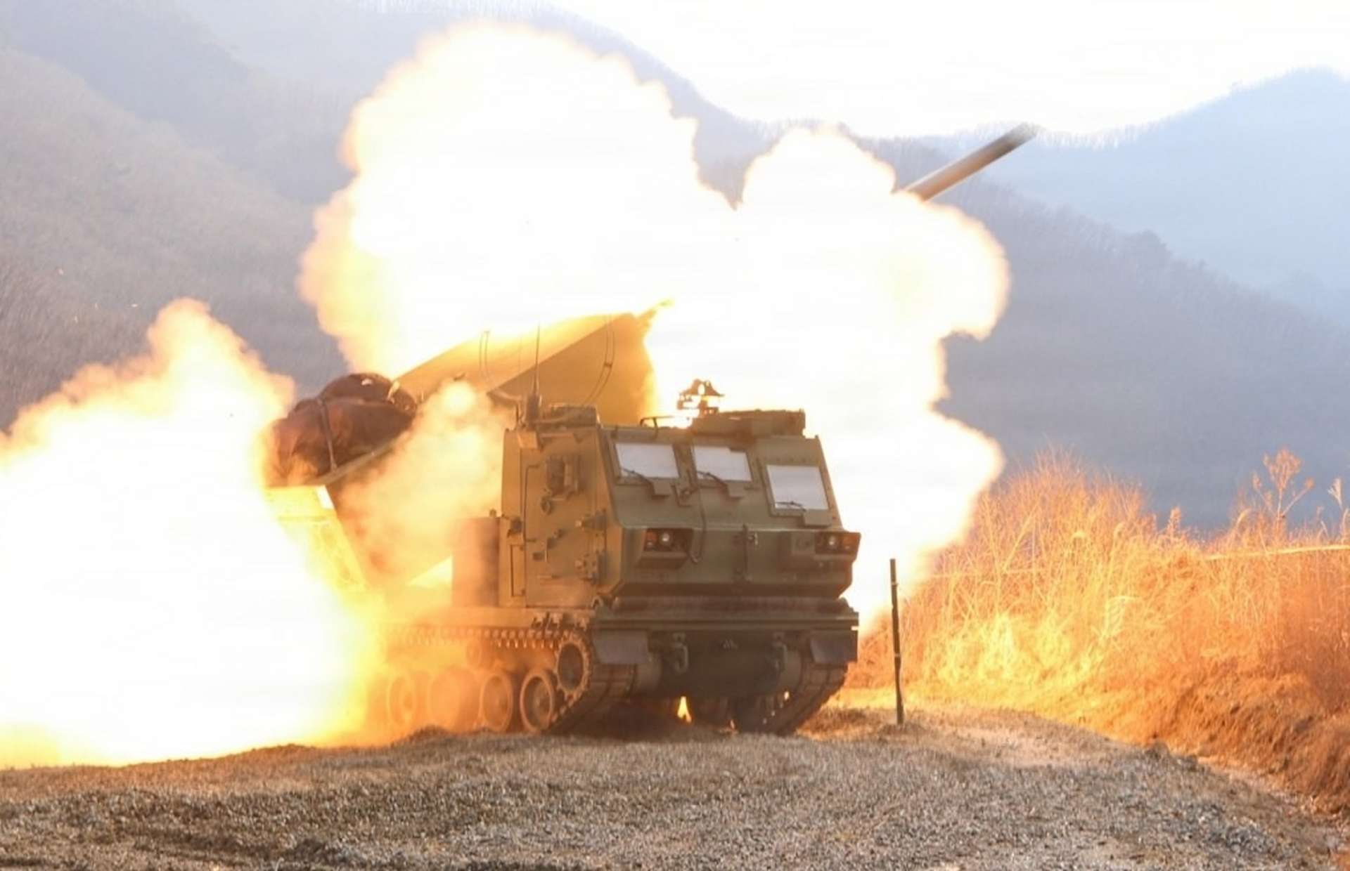 U.S. Army Successfully Tests ER GMLRS Rockets to Double HIMARS Strike Range Beyond 150 km