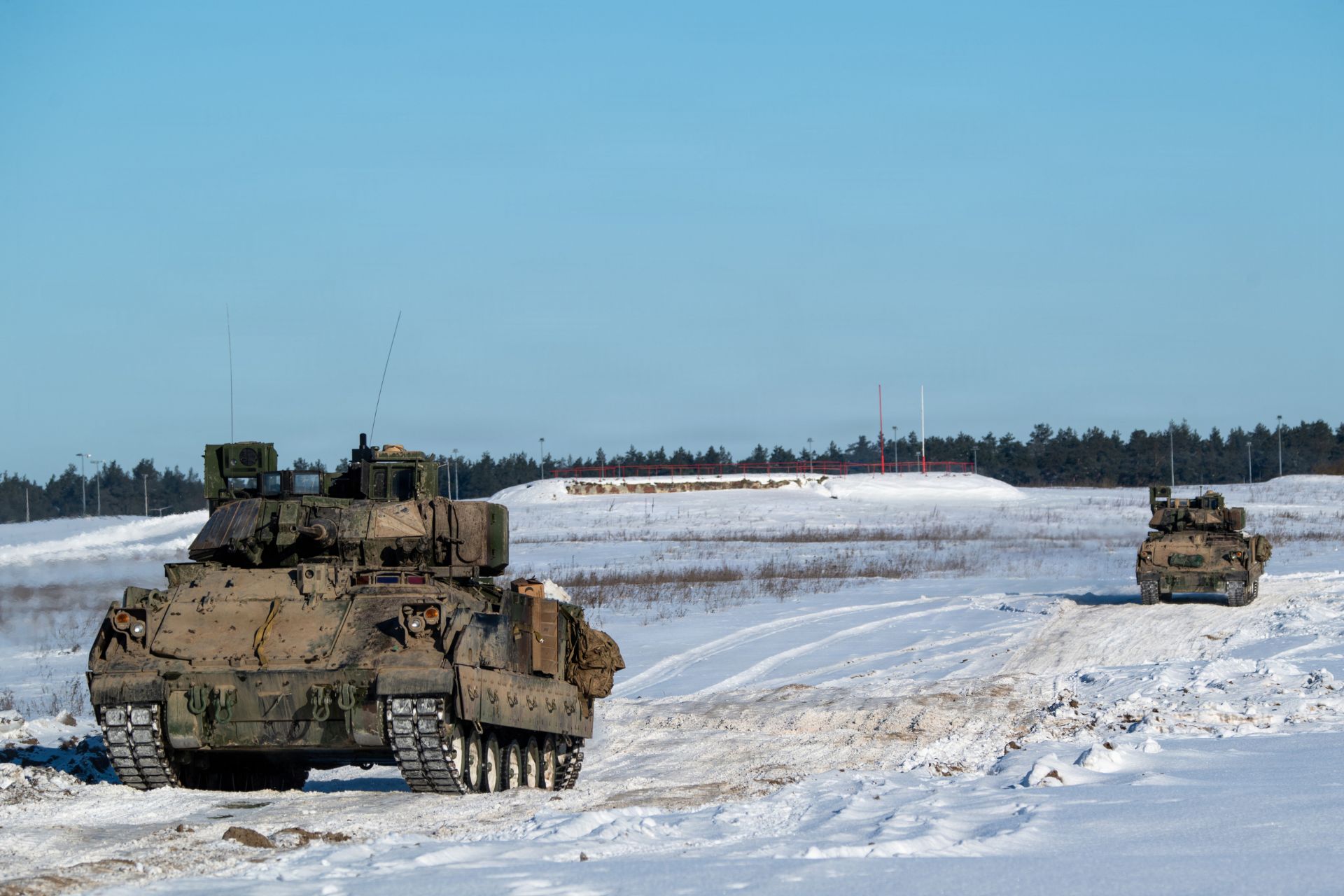 U.S. Army Tests M2A3 Bradley Fighting Vehicles in Live-Fire Winter Operations in Poland