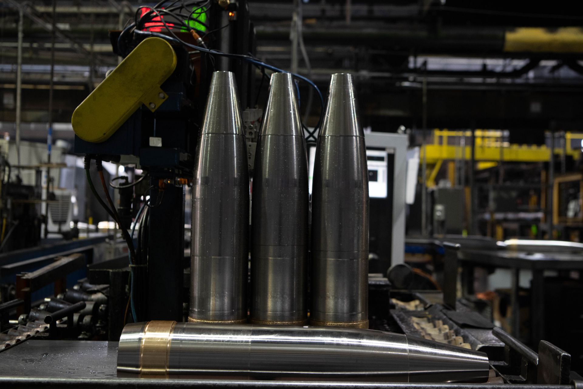 U.S. to Produce 180,000 155mm Artillery Shells Annually in Poland