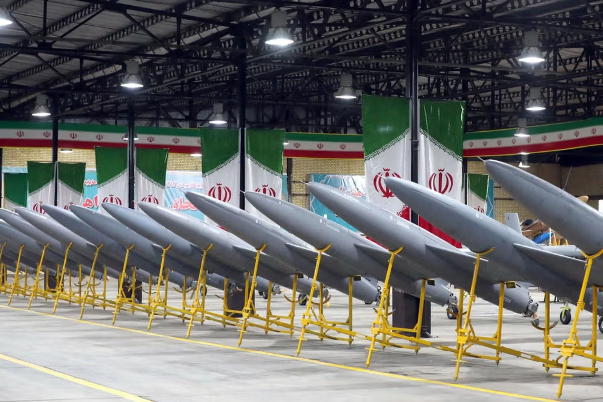 Iran’s Army Fields 1,000 Newly Developed Drones Amid Escalating U.S. Pressure