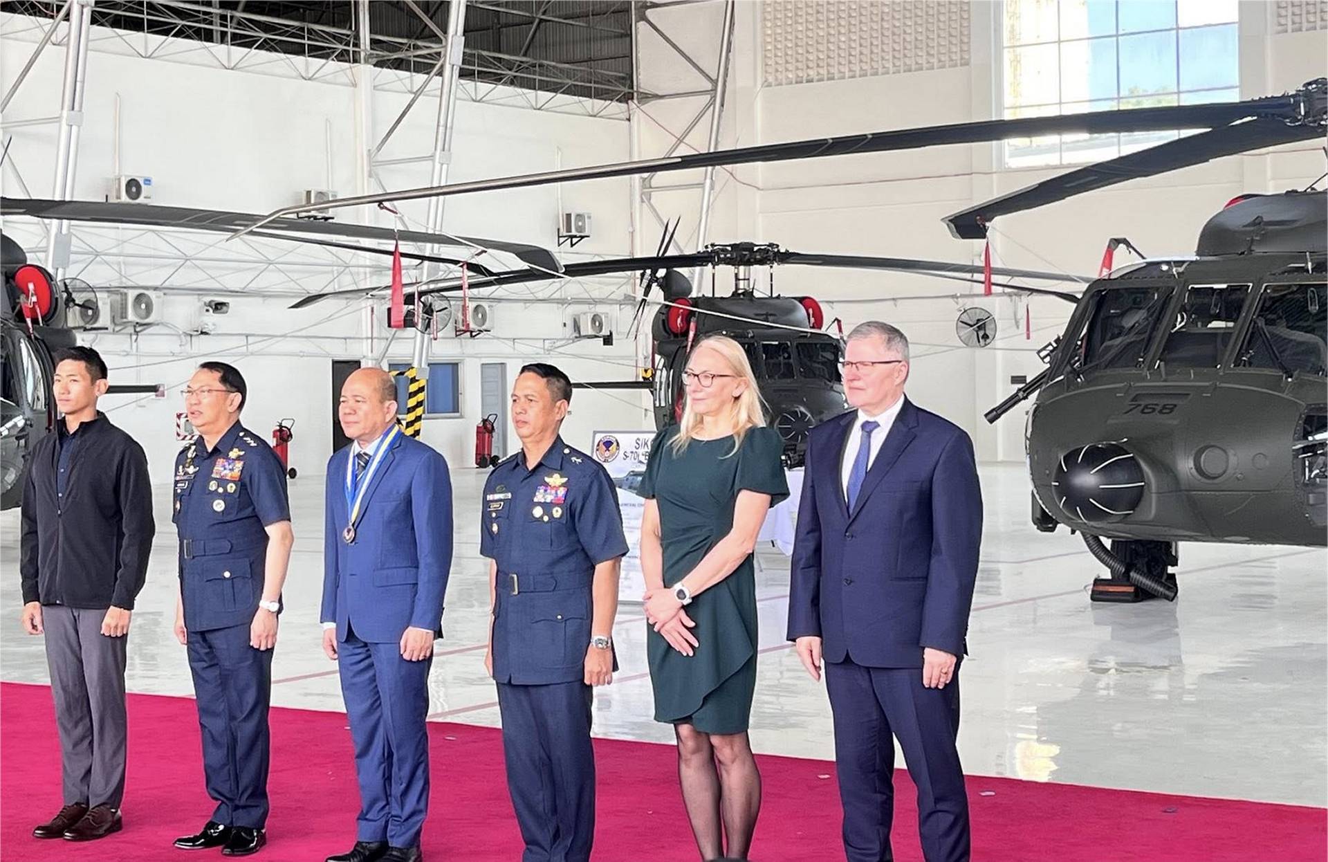 Philippines Accepts 5 Polish-Built S-70i Black Hawk Helicopters to Boost Combat Lift