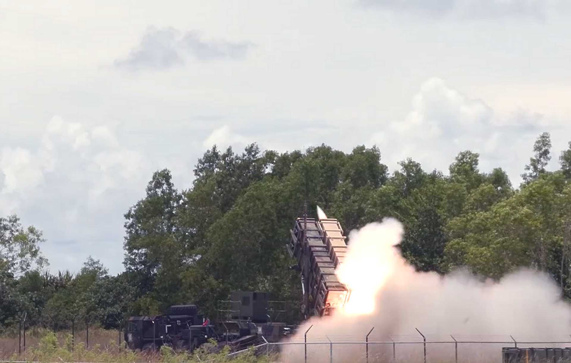 U.S. Army soldiers assigned to 1st Battalion, 1st Air Defense Artillery Regiment conduct a live-fire exercise with the Patriot PAC-3 air and missile defense system, validating ballistic missile interception capabilities and reinforcing air defense readiness in the Indo-Pacific. (Photo courtesy of U.S. Department of War).