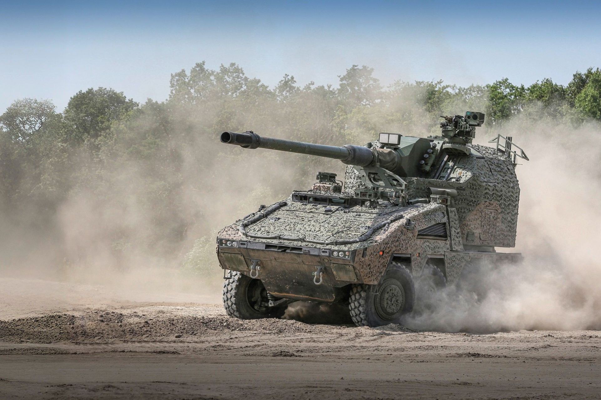 UK Army Targets 2028 Fielding of Boxer-Based RCH 155 Wheeled Artillery