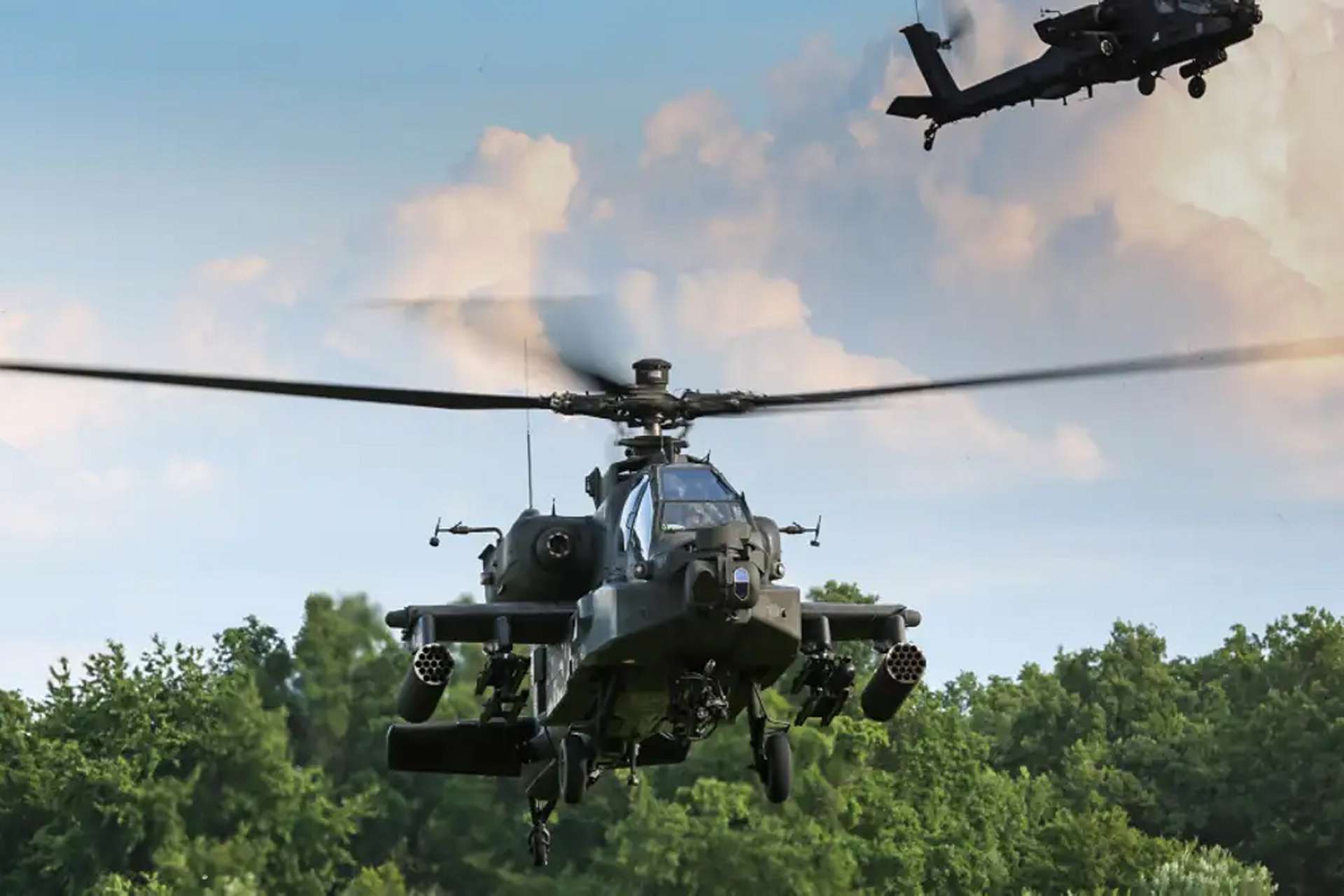 UK Project NYX will fund up to 24 armed autonomous drones to operate with British Army AH-64E Apache helicopters by 2030, extending reconnaissance, target acquisition, precision strike and electronic warfare reach while reducing crewed aircraft exposure in contested airspace (Picture source: UK MoD).