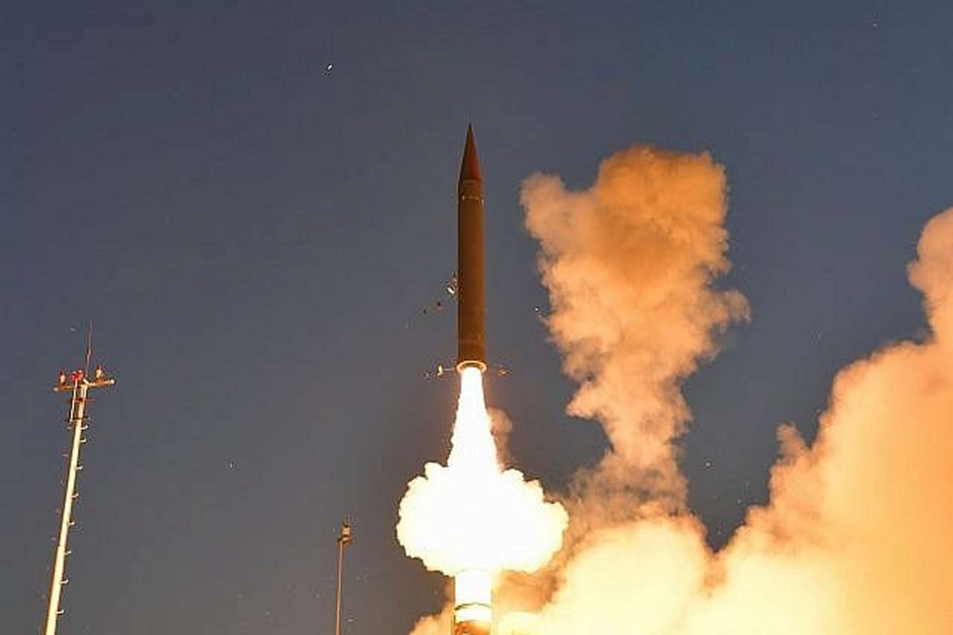The proposed Bliksem EXO interceptor, developed by a consortium including Destinus, MBDA Deutschland, Safran, Airbus and Thales, is intended to destroy medium- and intermediate-range ballistic missiles outside the atmosphere using hit-to-kill technology (Picture source: Israel MoD).