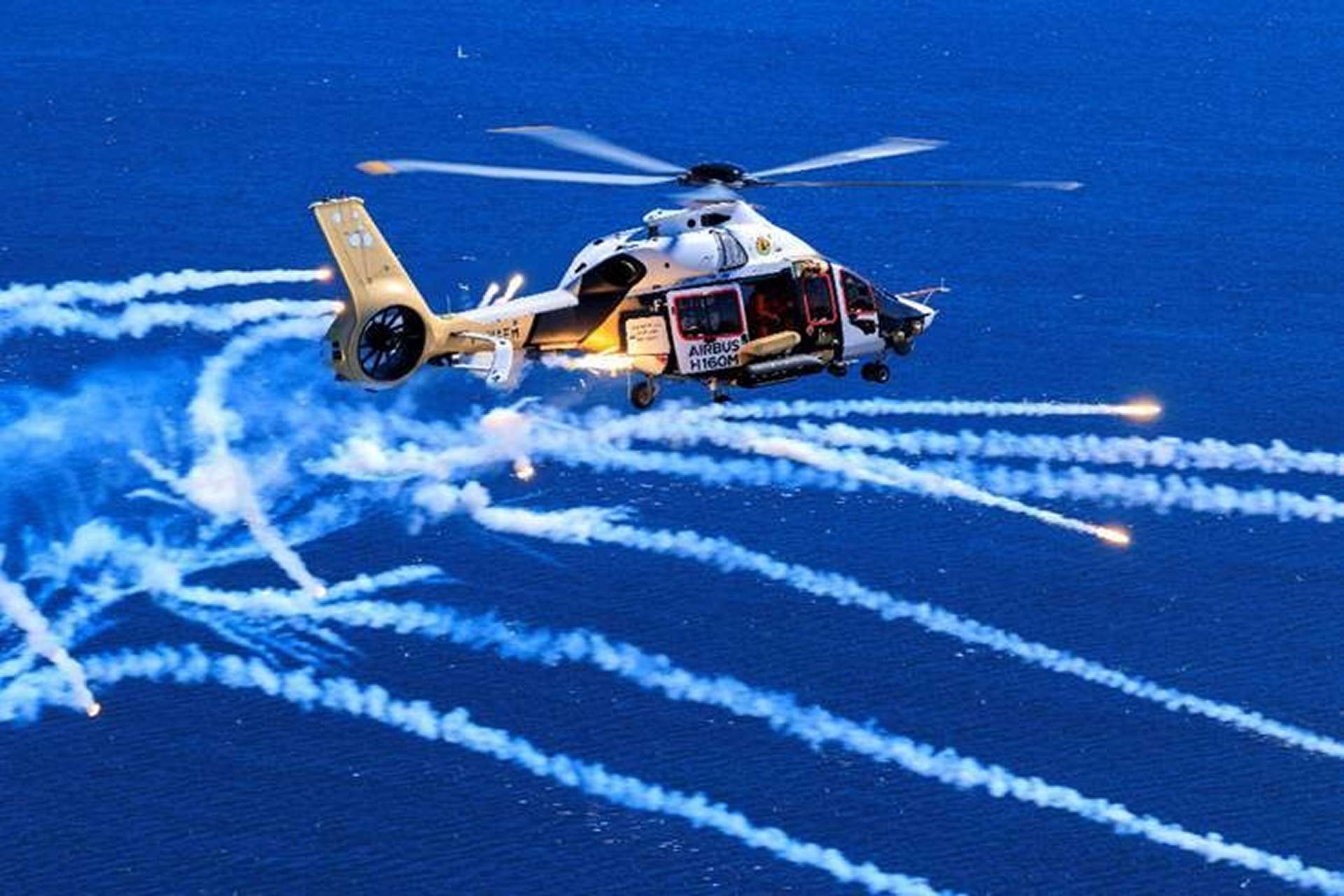 France’s H160M Guépard completed its first firing campaign at Cazaux, testing a 12.7 mm axial gun pod, door-mounted weapons, precision-rifle employment, defensive decoys and the helicopter’s mission-management system (Picture source: Airbus).