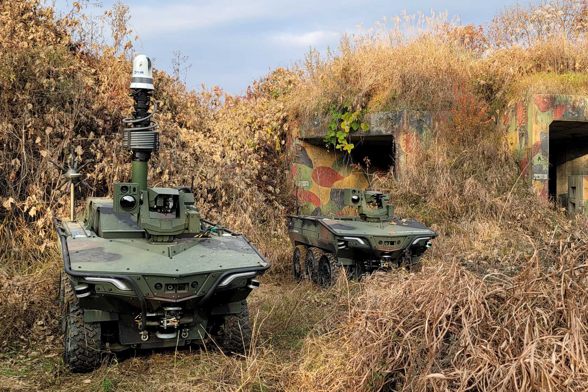 During reconnaissance, route security or perimeter patrols, the Arion-SMET can carry day and night electro-optical sensors ahead of soldiers and relay imagery before the unit enters the area. (Picture source: Hanwha Aerospace)