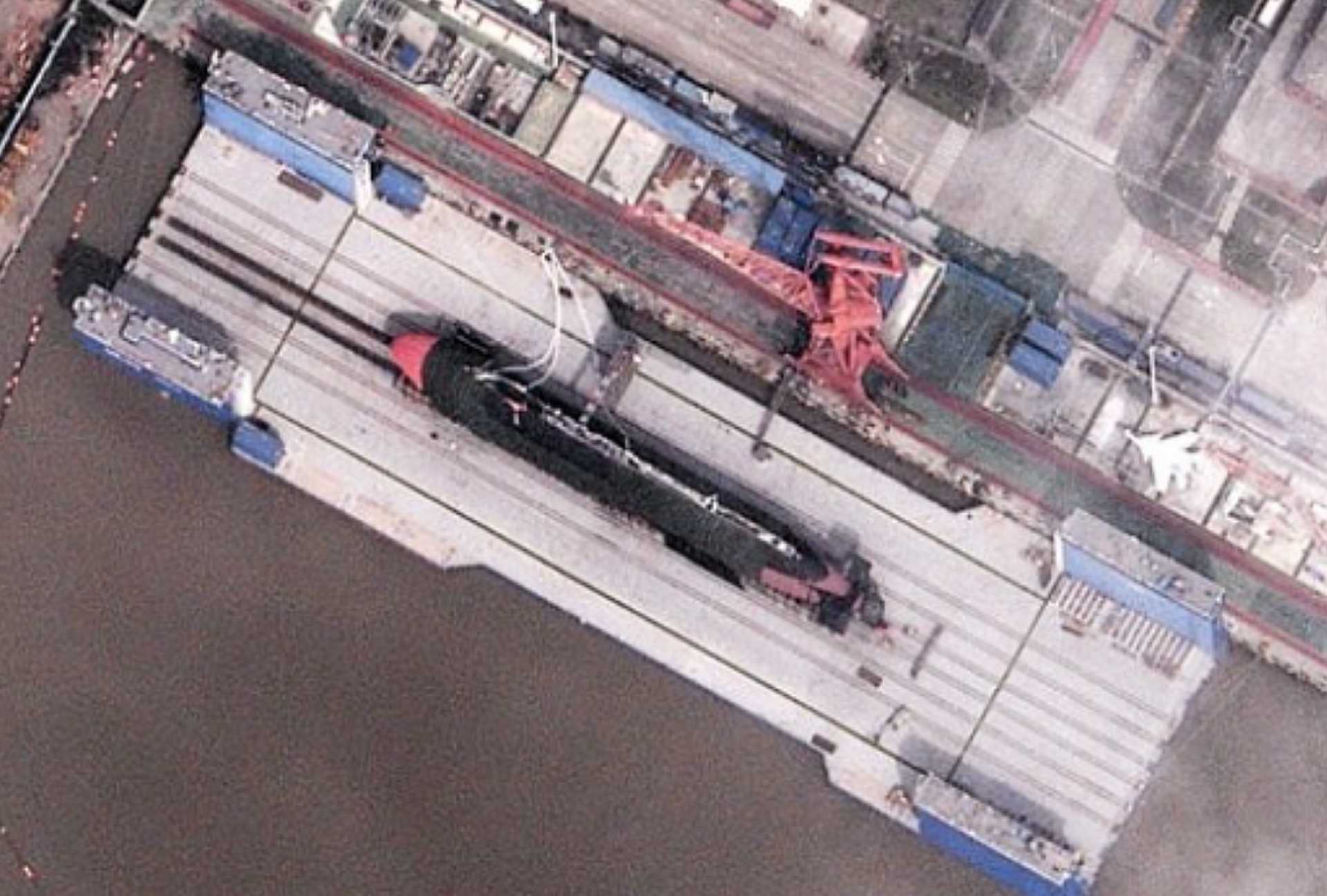 Satellite imagery circulating on Chinese social media appears to show a previously unseen nuclear-powered attack submarine believed to be an improved Type 093 Shang-class variant. Analysts highlight its unusually small sail as a possible indication of a design optimized for reduced acoustic signature and enhanced underwater stealth. (Picture source: Chinese social media via X)