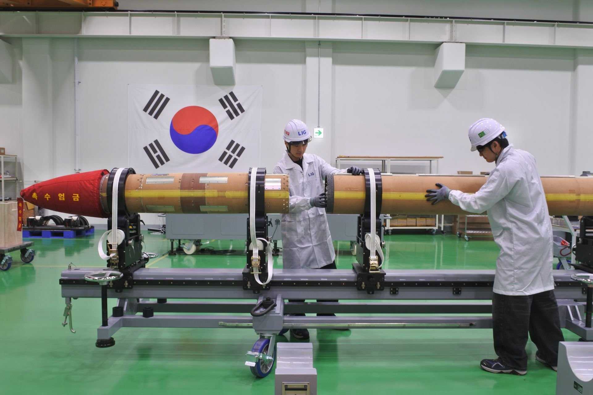Compared with the SM-2, the KSAM-II is designed to spot smaller missiles, react faster, and reduce South Korea's dependence on imported U.S.-made missiles. (Picture source: X/Mason ヨンハク)