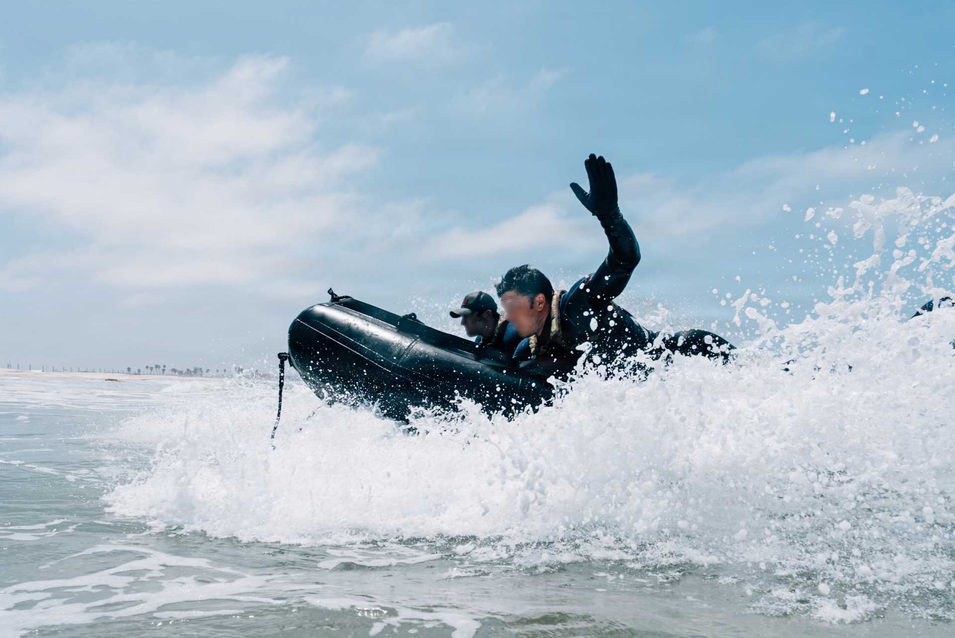 U.S. Army Green Berets assigned to the 10th Special Forces Group (Airborne) conduct a covert beach landing during annual combat diver requalification training at Marine Corps Base Camp Pendleton, California, on July 15, 2026.(Picture source: U.S. Department of War/Defense)
