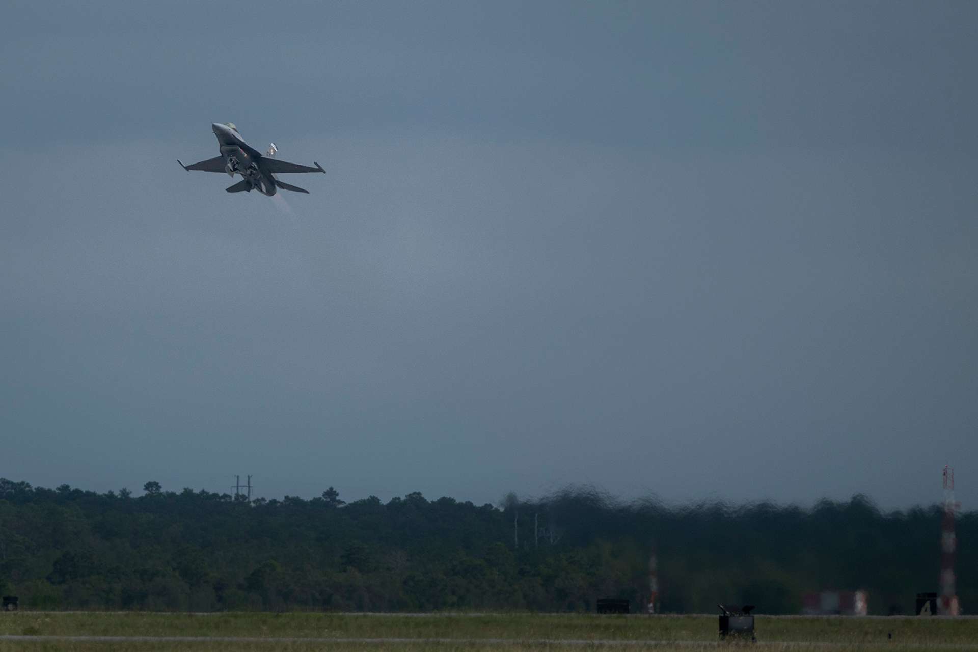 A U.S. Air Force F-16 modified under the VENOM program flies under AI control at Eglin Air Force Base, supporting tests of autonomous maneuvering, sensor management, and future collaborative air-combat operations (Picture source: U.S. DoW).