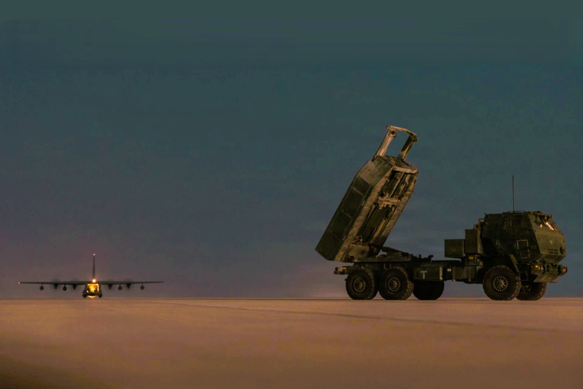 U.S. Marines rehearsed rapidly airlifting an M142 HIMARS aboard a KC-130J, establishing a temporary precision-strike position, and withdrawing before an adversary could respond (Picture Source: U.S. Marine Corps)