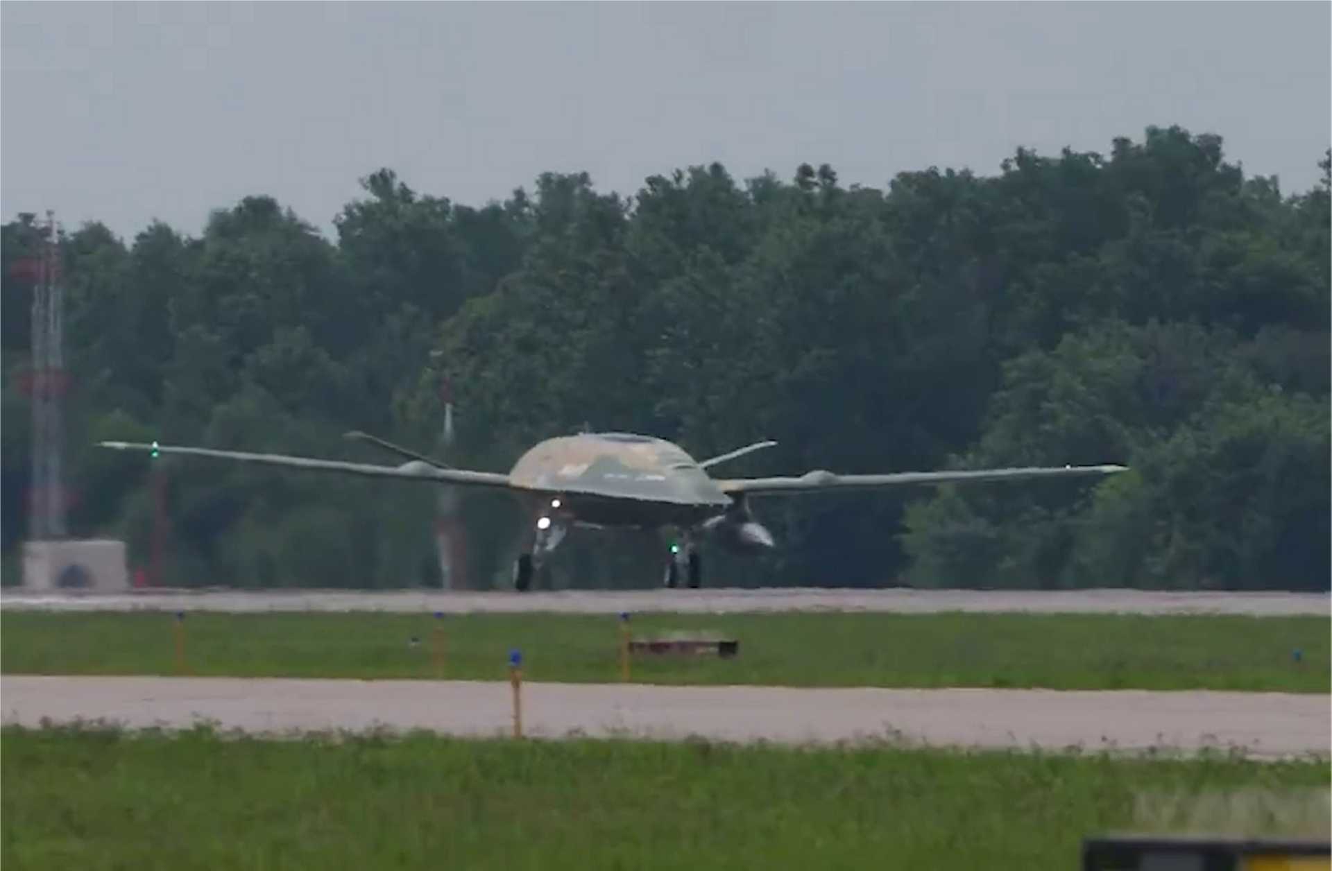 The U.S. Navy's MQ-25A Stingray performs its second developmental test flight, successfully completing its first airborne landing gear cycle as Boeing advances the autonomous aerial refueling aircraft toward future carrier operations. (Picture source: Boeing Defense)