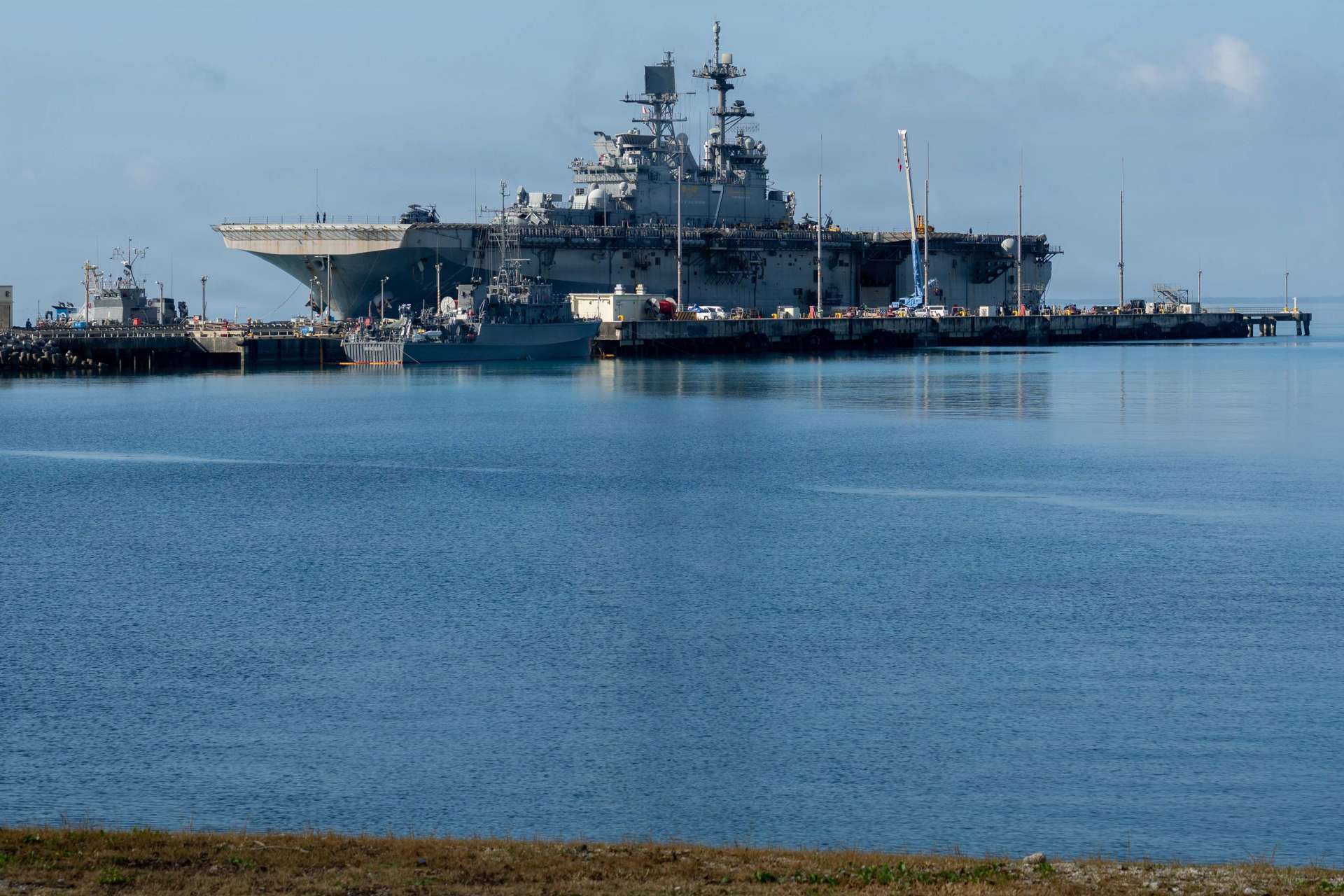 USS Tripoli, USS New Orleans and USS Rushmore returned to Okinawa after a six-month deployment with the 31st Marine Expeditionary Unit, combining F-35B airpower, amphibious lift and crisis-response forces across the Indo-Pacific and Middle East (Picture source: U.S. DoW).