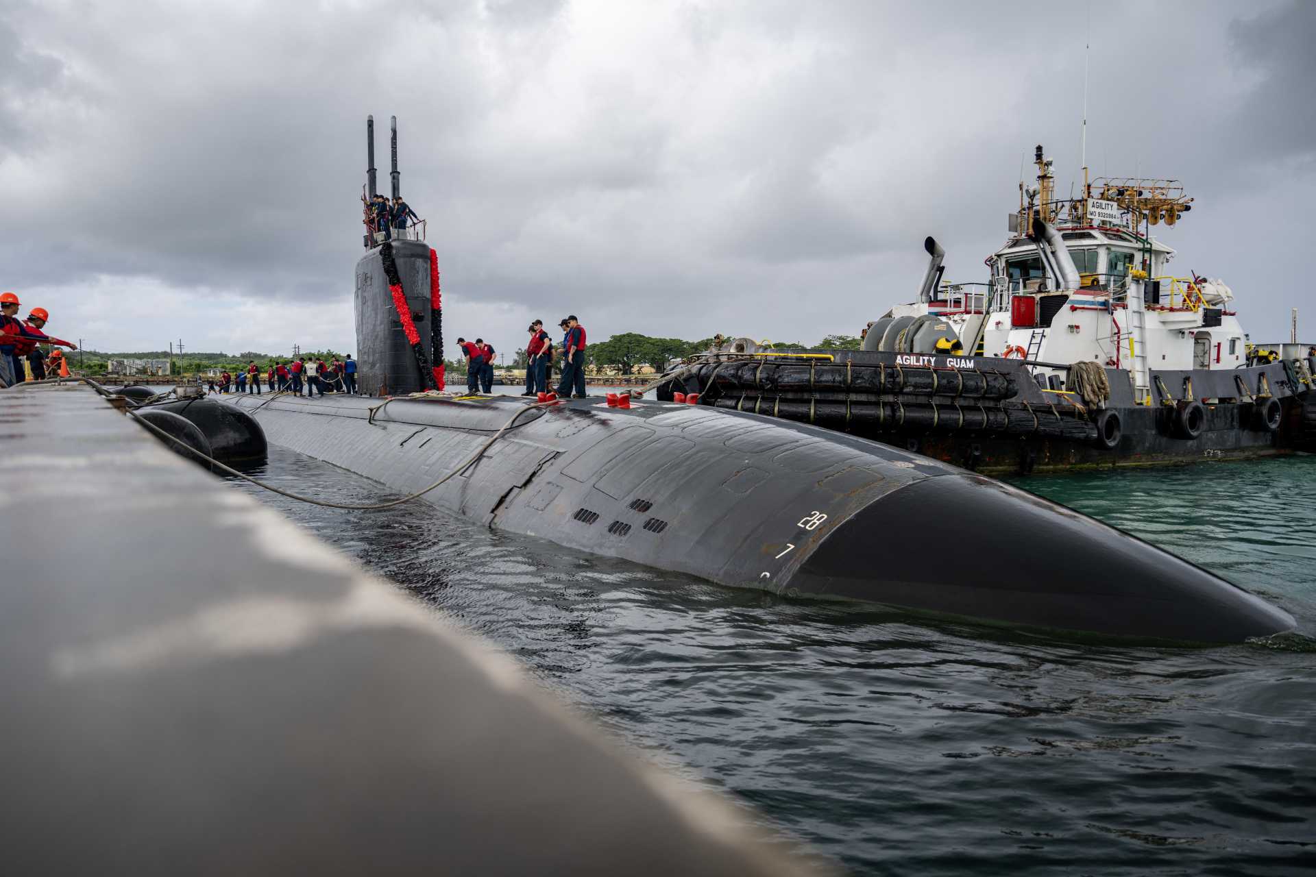 The USS Jefferson City becomes the seventh fast-attack submarine assigned to Submarine Squadron 7, which operates a mixed force of Los Angeles-class and Virginia-class boats from Pearl Harbor. (Picture source: US Navy)