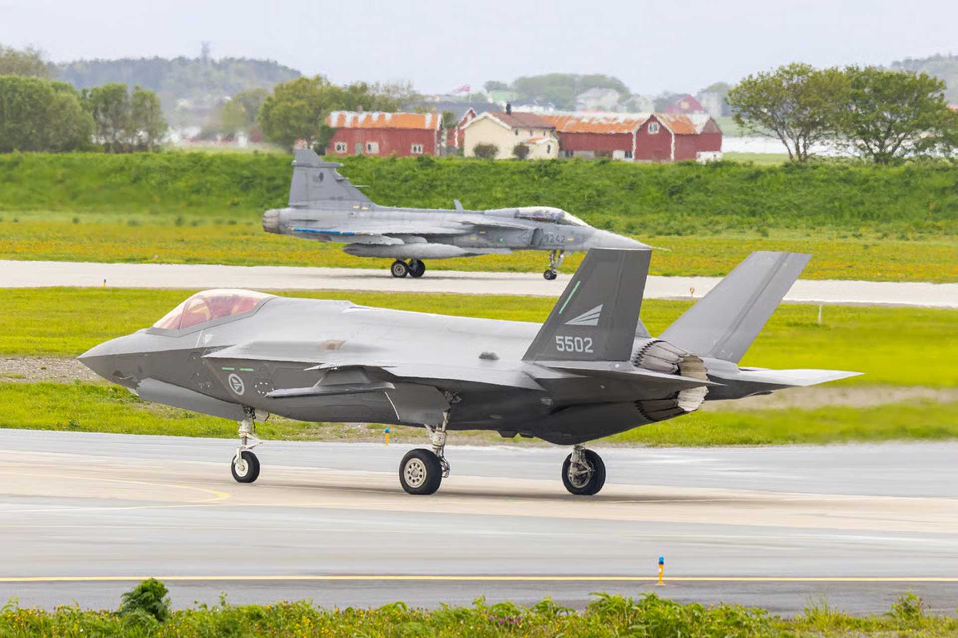 Canada considers cancelling part of 88 U.S. F-35 order to buy 60 Swedish Gripen fighters