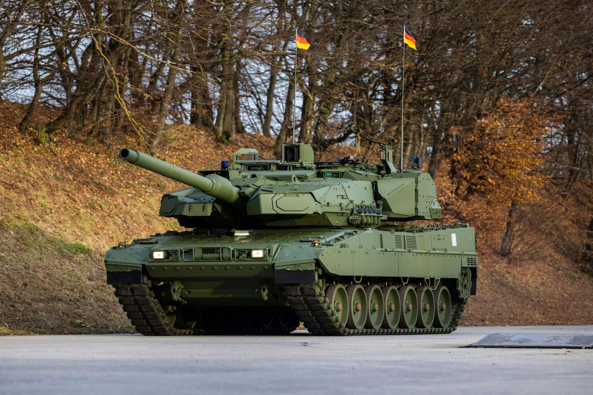 France and Germany agreed to establish equal state control over KNDS ahead of its planned IPO, giving Berlin direct influence over the maker of Leopard 2 tanks, PzH 2000 howitzers and future European land combat systems as Germany accelerates military rearmament (Picture source: German MoD).