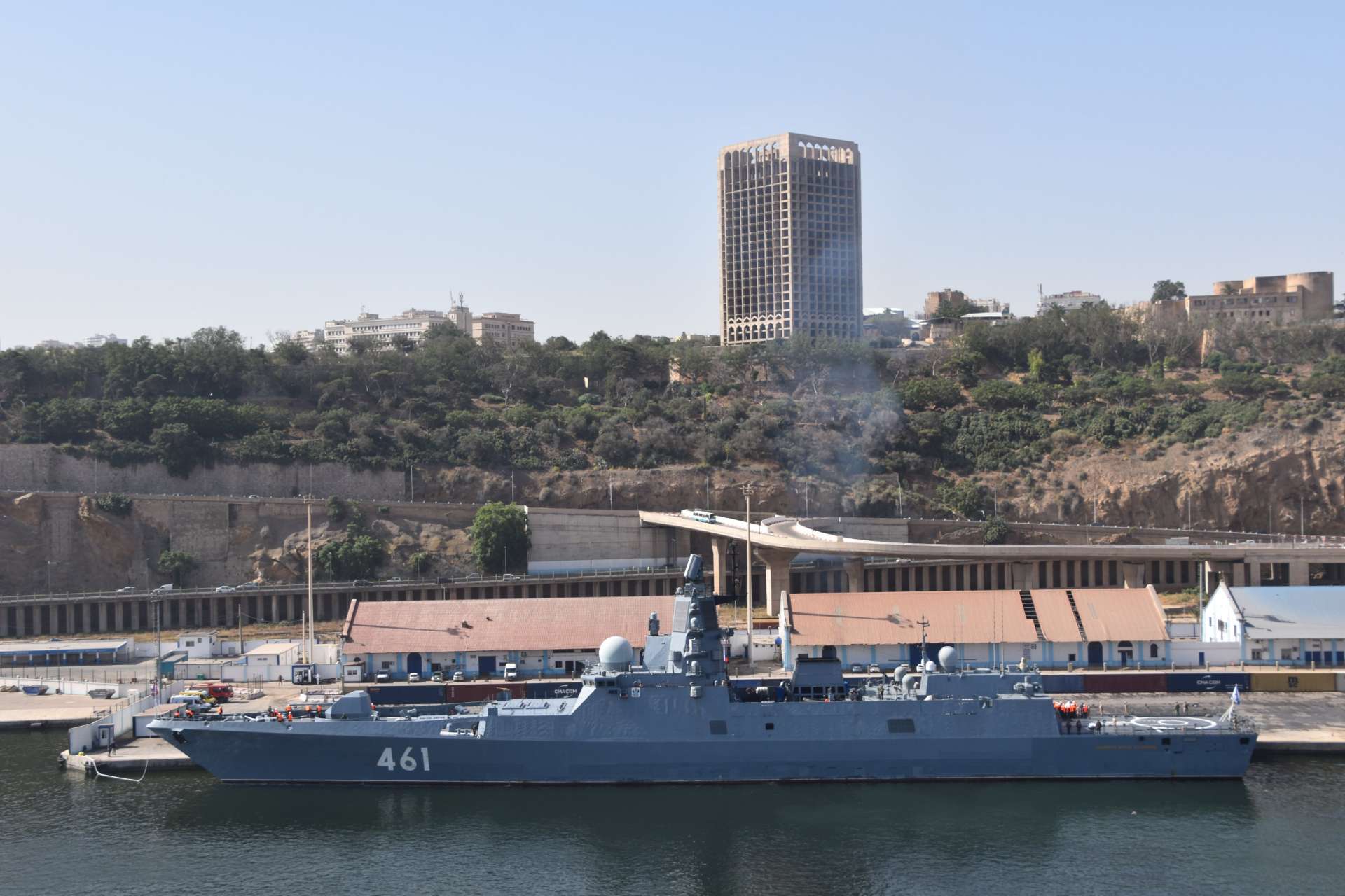 Russian Project 22350 frigate Admiral Kasatonov and Project 23130 tanker Akademik Pashin docked at Oran during a four-day visit, underscoring Algeria-Russia naval cooperation and showcasing Russia’s long-range missile, air-defense, anti-submarine, and at-sea replenishment capabilities in the western Mediterranean (Picture source: Algeria MoD).