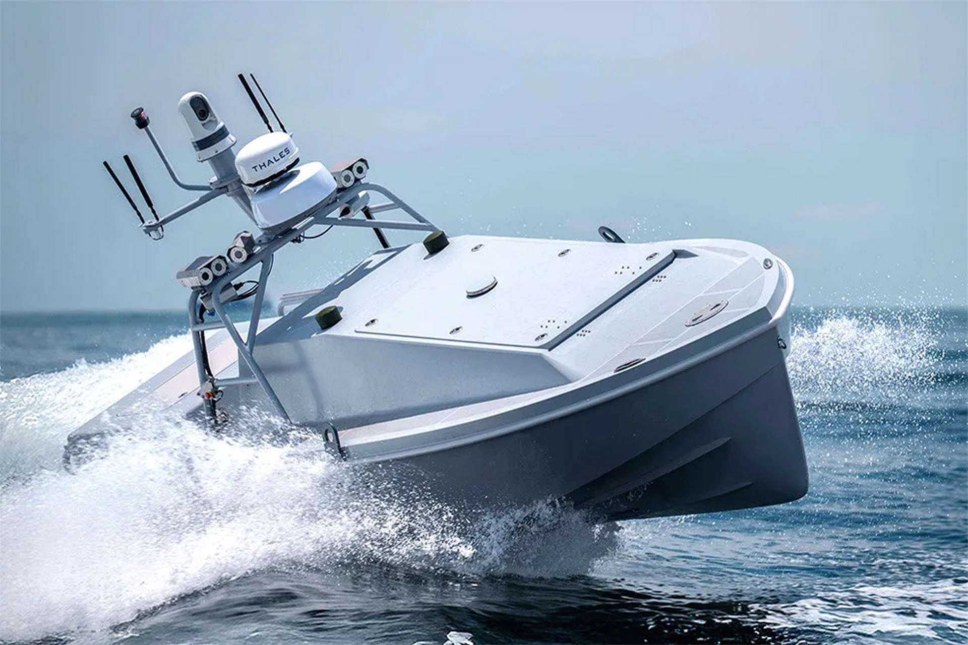 Saronic Technologies’ 24-foot Corsair autonomous surface vessel assisted in the recovery of two U.S. Army AH-64 Apache crew members after their helicopter went down near Oman, demonstrating how uncrewed maritime systems can support personnel recovery in the Strait of Hormuz area (Picture source: Saronic).