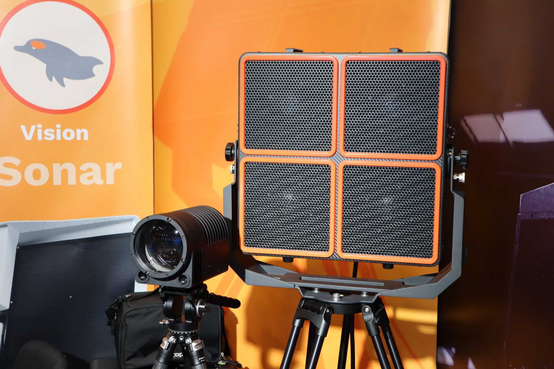 Also present on the stand, the LPW90Z, a vehicle-mounted LEP searchlight with a range of up to 9,000 m, and the RP41C, a long-range opto-acoustic hailing device delivering communications and warnings at distances up to 2.5 km. (Picture source: Army Recognition)