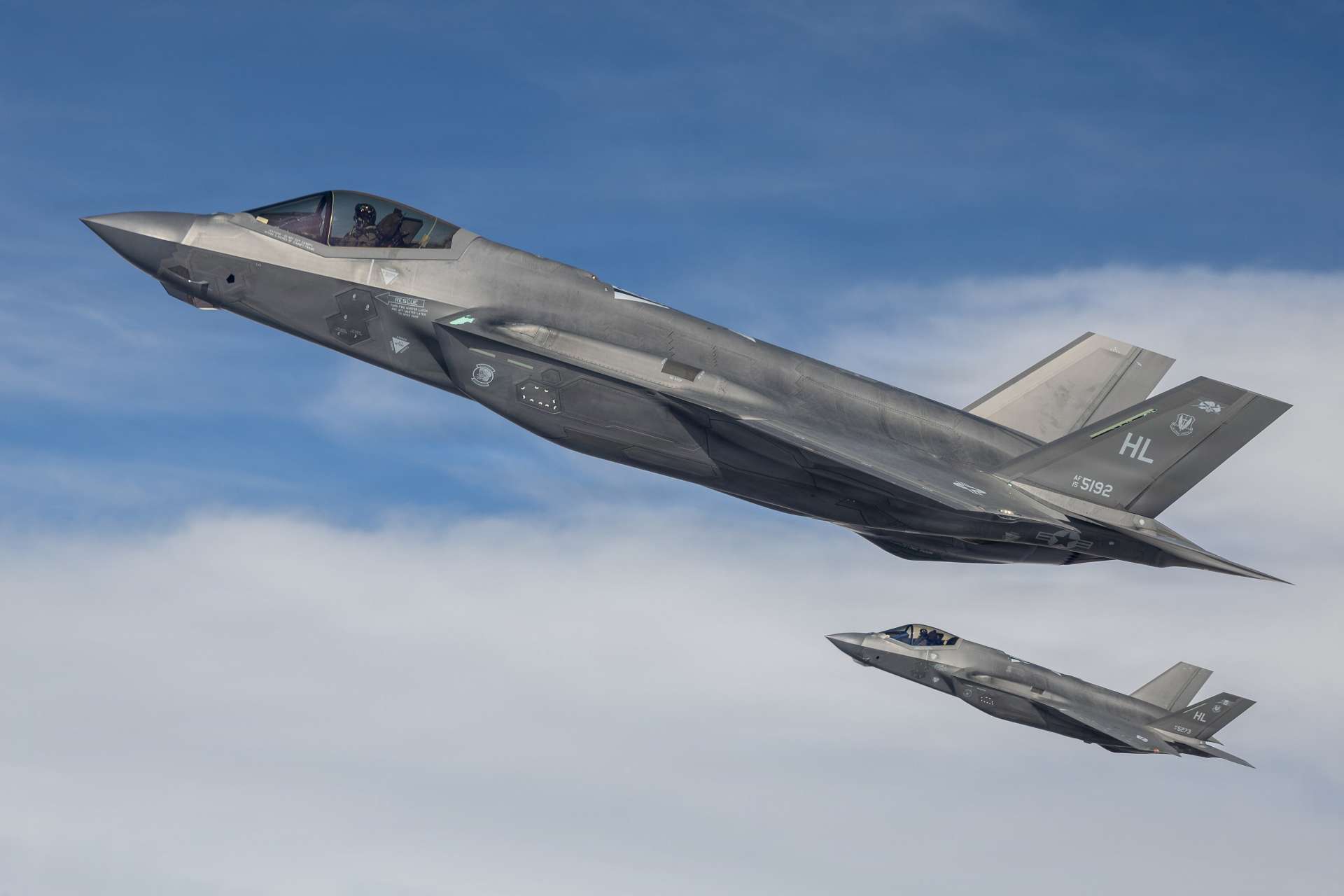 U.S. and Dutch F-35 Stealth Fighters Conduct Joint High-Tempo Operations to Strengthen NATO Combat Readiness