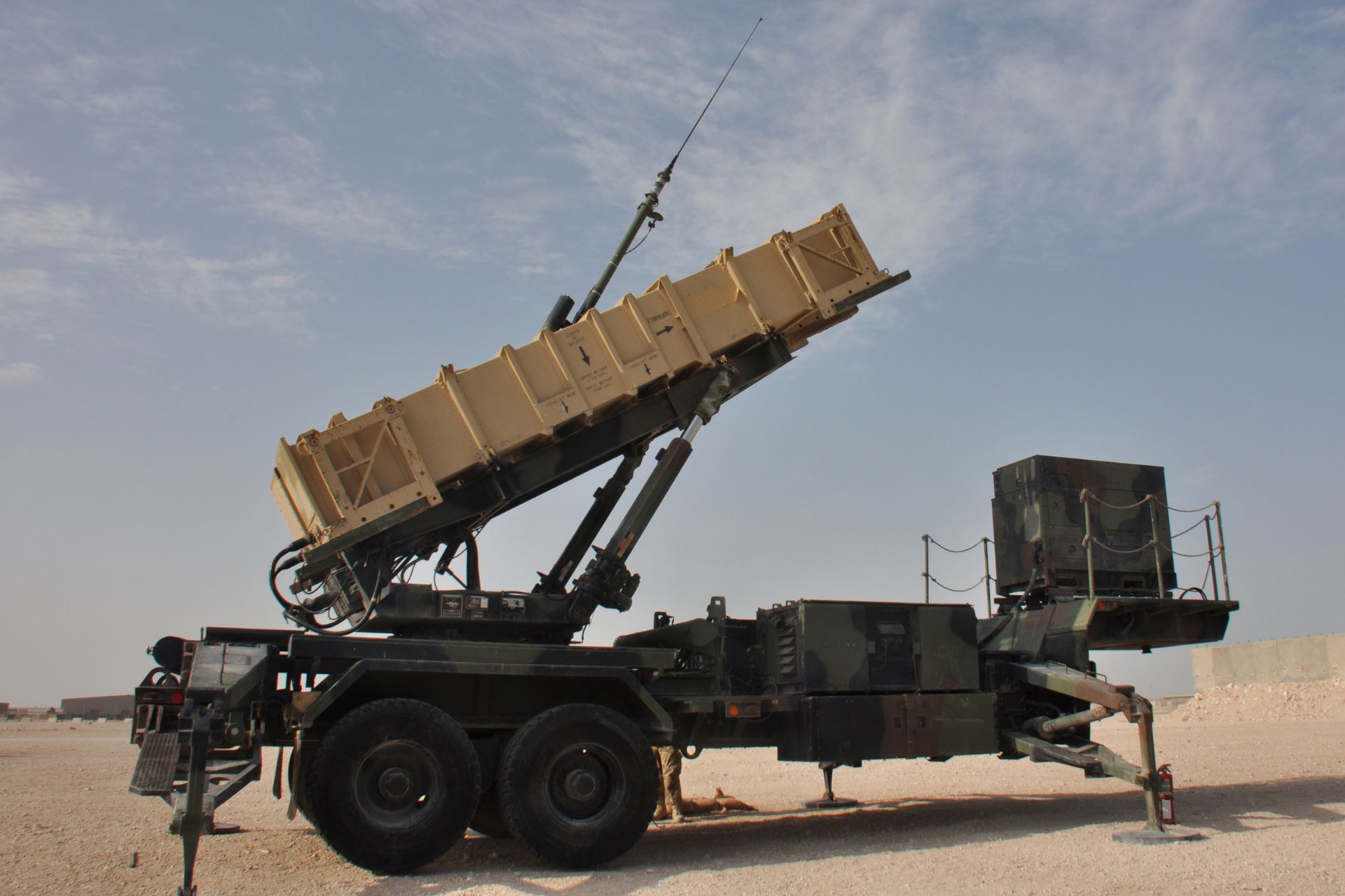  Patriot PAC-2 missile battery moves into firing position during an exercise at Al Udeid Air Base in Qatar (Picture source: US DoD)