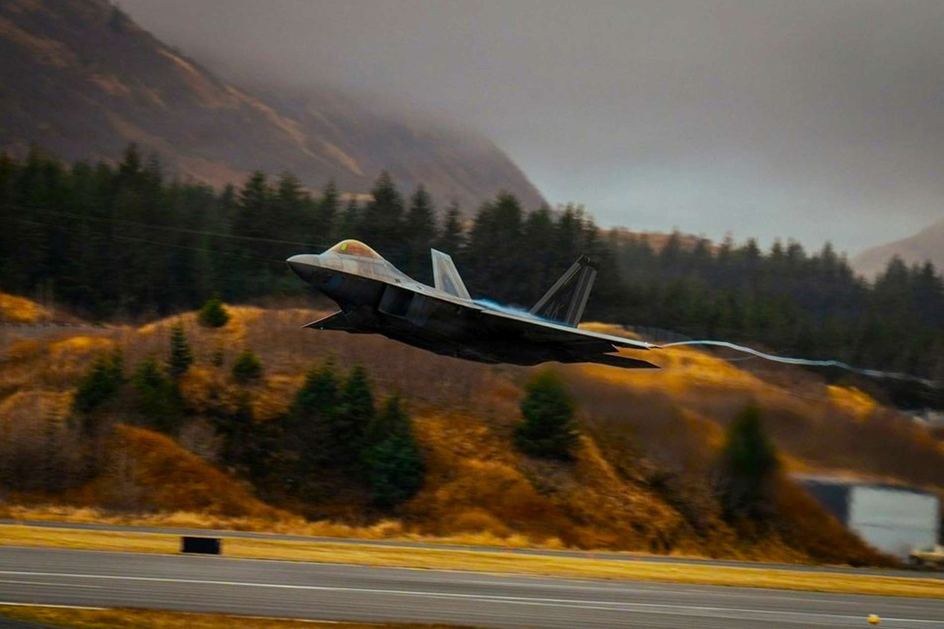 U.S. F-22 Raptors Strengthen NORAD Air Defense Coverage Across Arctic-Pacific Approaches from Alaska