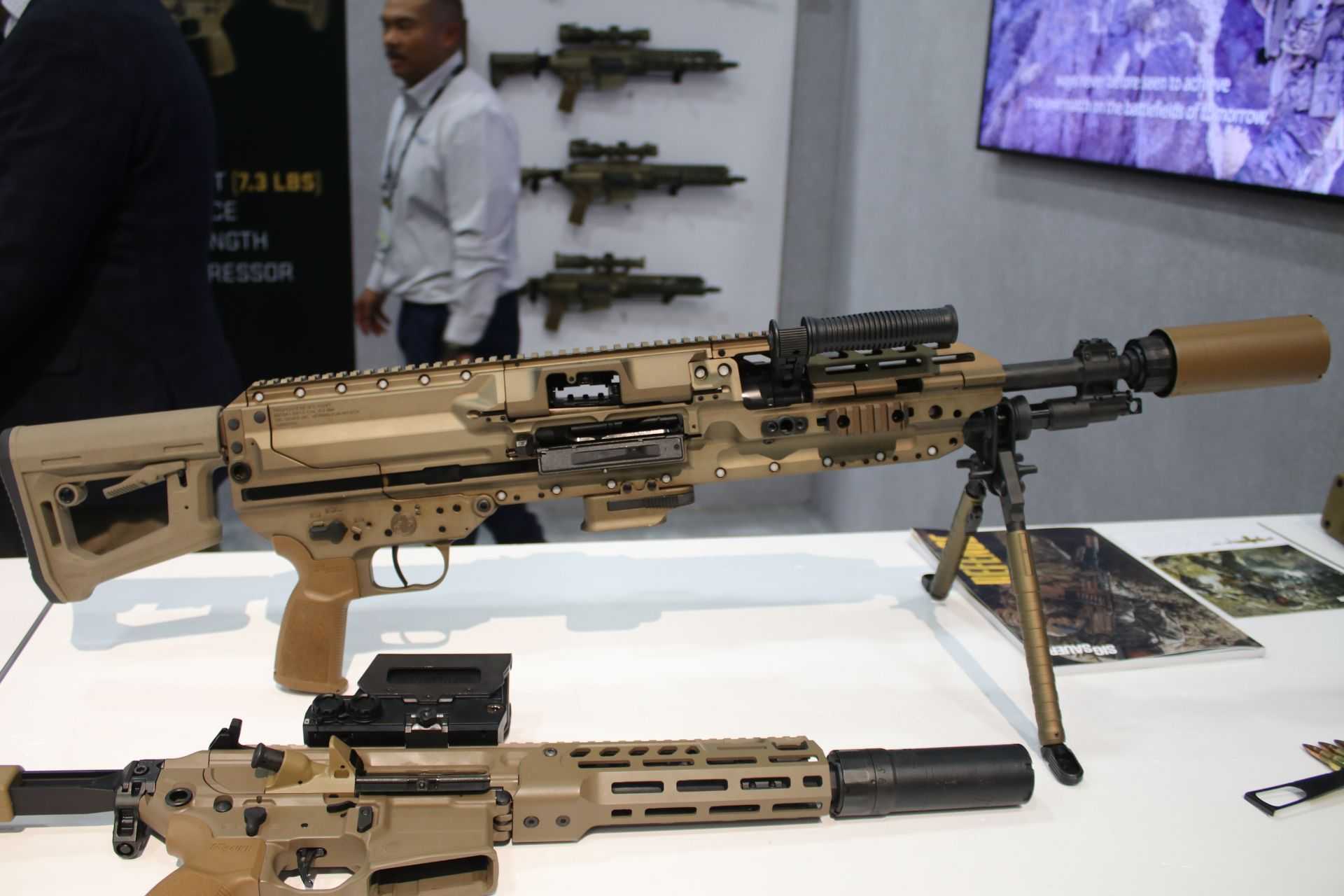 The M250A1 features a shorter 330 mm barrel for easier handling, a quick-change barrel handle for faster replacement during firing, a modified gas system to reduce carbon buildup, and reinforced components to improve durability and reliability. (Picture source: Army Recognition)