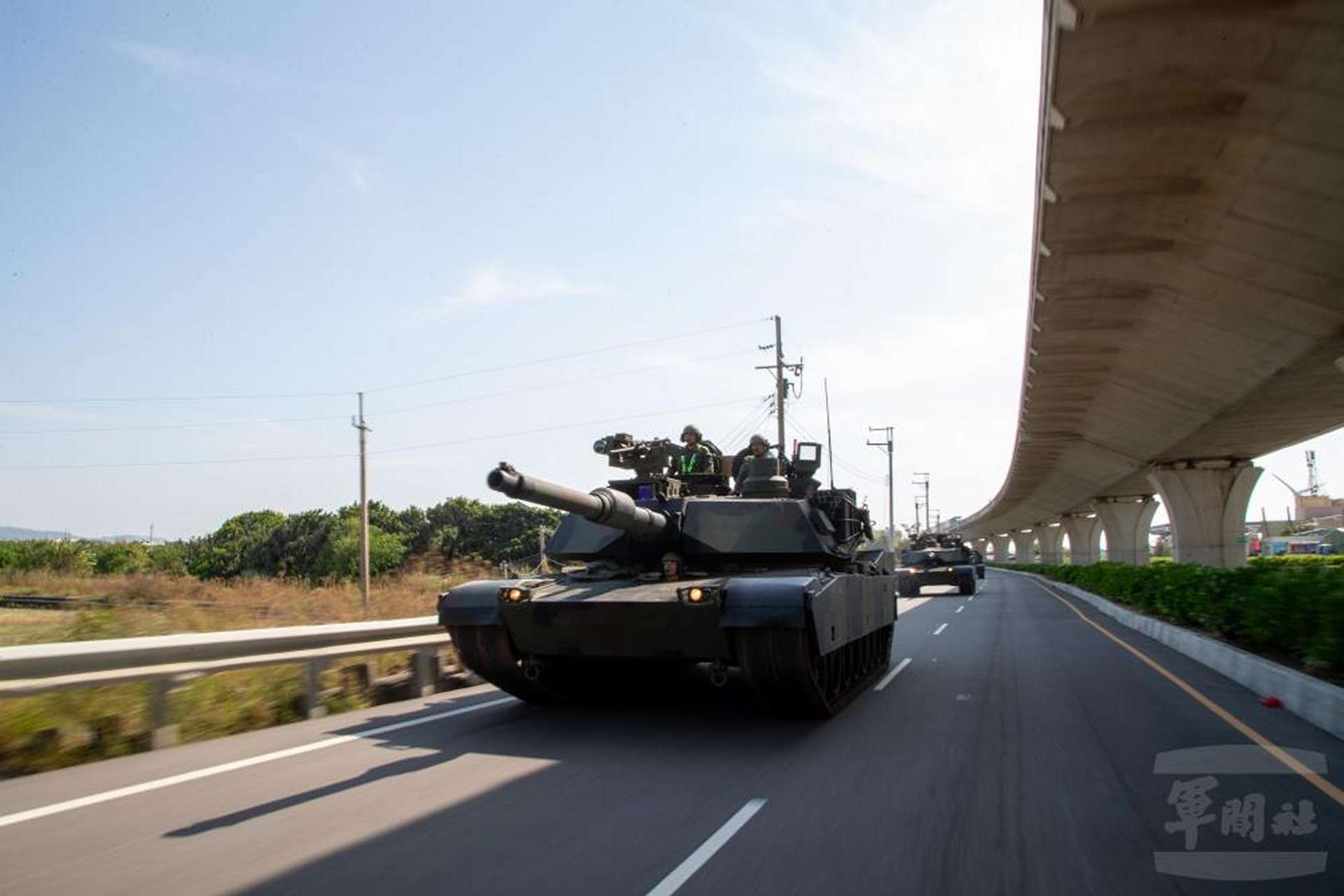 Taiwan pushed its M1A2T Abrams tanks through field refueling, rapid relocation and successive defensive operations during Lusheng-2, testing whether its newest heavy armor can stay mobile, preserve combat power and transition quickly toward a counterattack (Picture Source: Military News Agency, Ministry of National Defense)