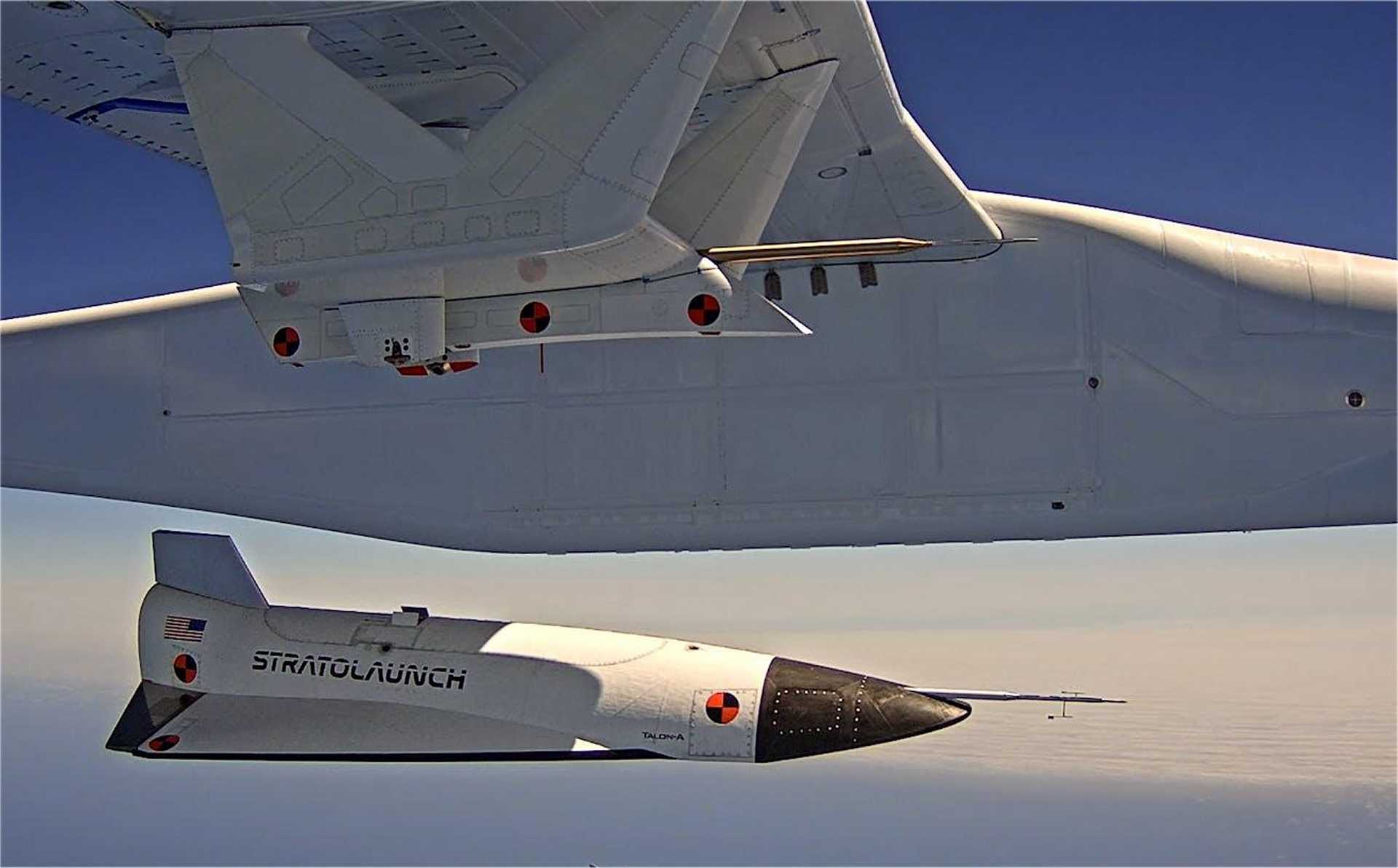 Stratolaunch's Roc carrier aircraft carries the Mach 5-capable Talon-A hypersonic test vehicle, used to demonstrate the MO-Nav GPS-denied navigation receiver developed by General Dynamics Mission Systems. (Picture source: Stratolaunch)