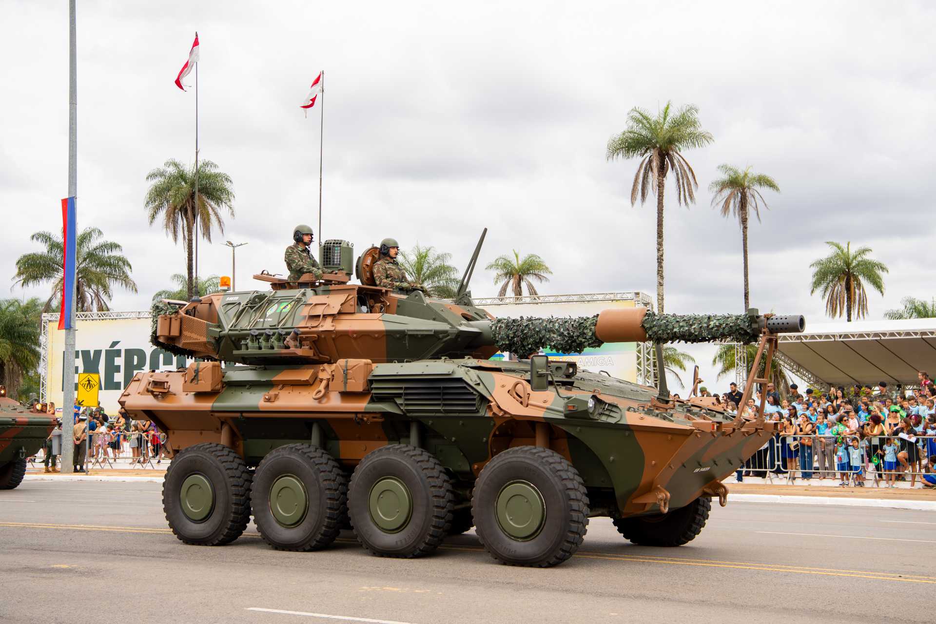 The fifth-lot threshold is critical: if procurement stops before then, Brazil could retain a small Centauro fleet without reaching the planned domestic assembly phase; if all 98 are acquired, more than seven of every ten vehicles could be assembled at Sete Lagoas. (Picture source: Brazilian MoD)