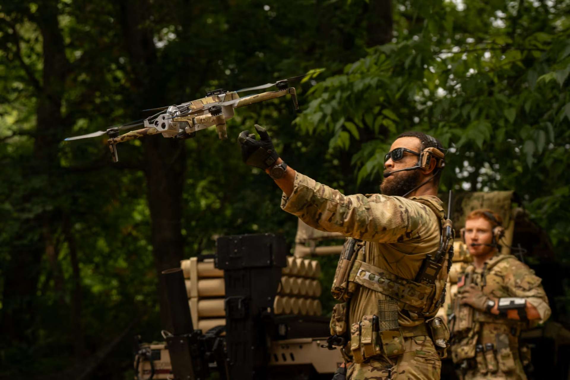 The British Army is expanding its battlefield surveillance capabilities with Tekever AR5 long-endurance spy drones and more than 1,000 smaller reconnaissance drones designed to deliver faster, more persistent intelligence to frontline forces (Picture Source: Skydio)