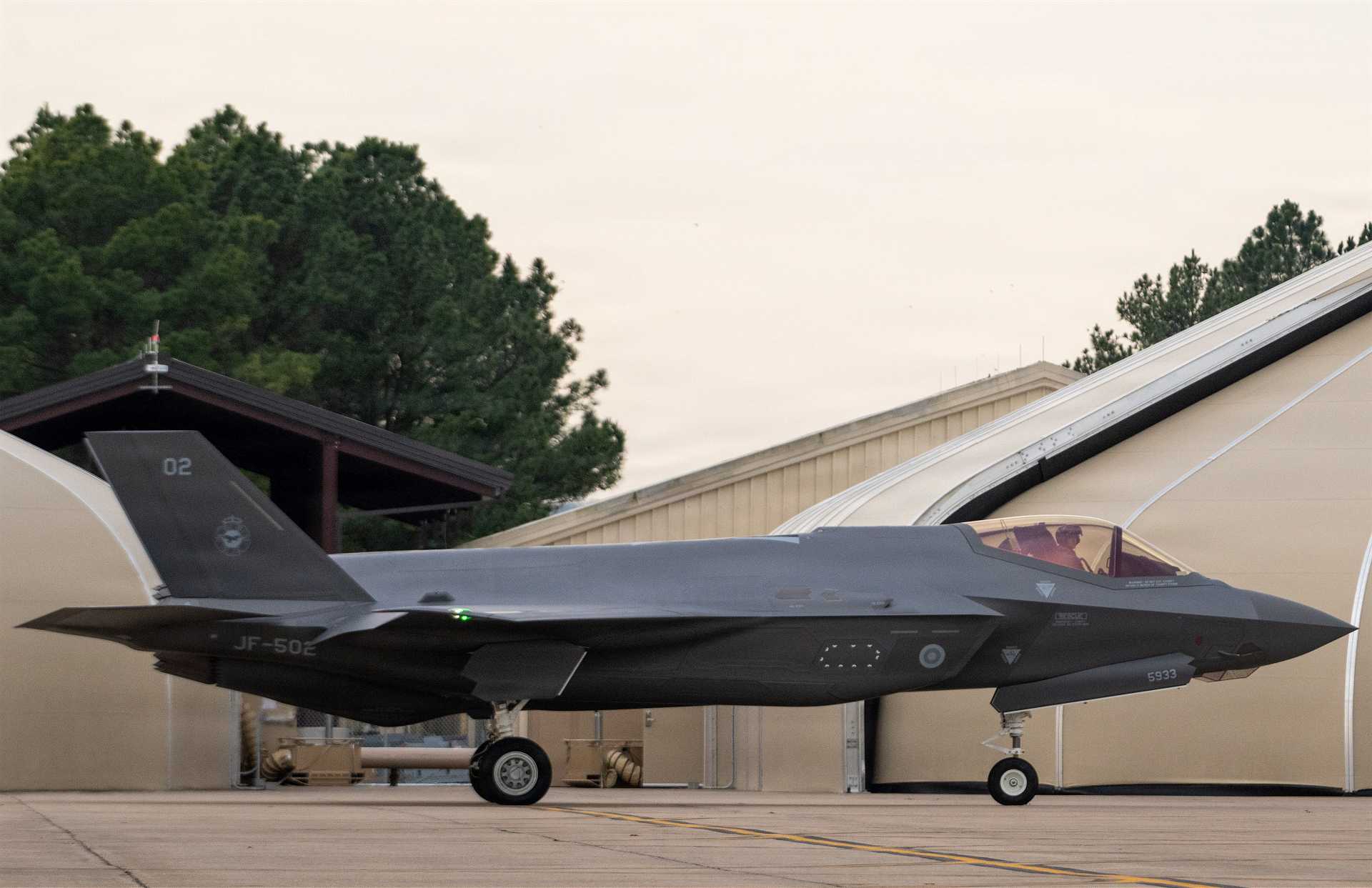 A Finnish Air Force F-35A Lightning II lands at Ebbing Air National Guard Base on February 18, 2026. Finland’s entry into France’s nuclear-deterrence initiative strengthens NATO’s northern flank and could support future multinational deterrence exercises.