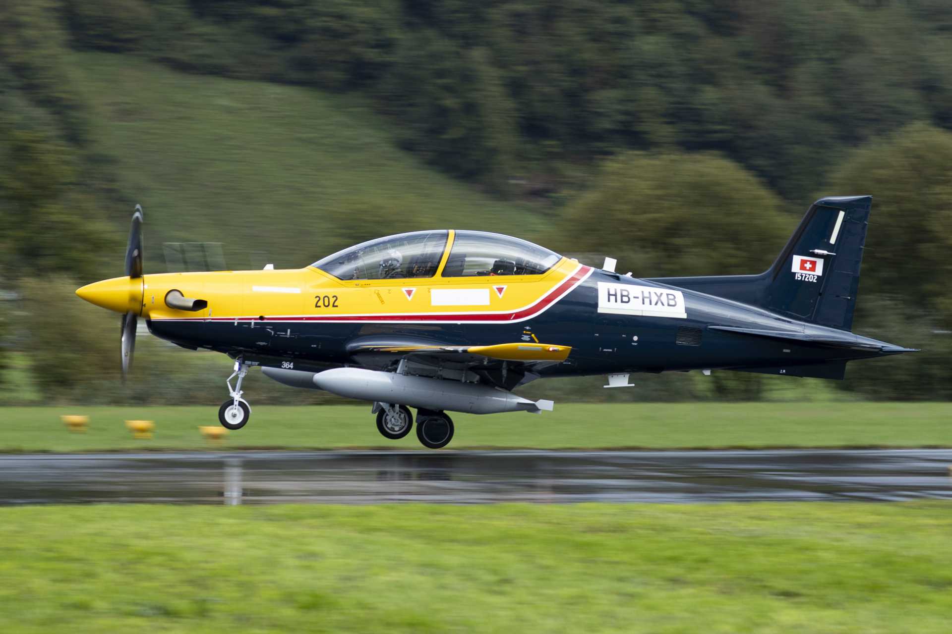 The CT-157 Siskin II is the Canadian designation for the Pilatus PC-21, a turboprop advanced trainer capable of reaching 685 km/h and +8 to -4 g, which the RCAF will use for both advanced fixed-wing and jet-oriented training under the Future Aircrew Training program. (Picture source: Pilatus Aircraft)