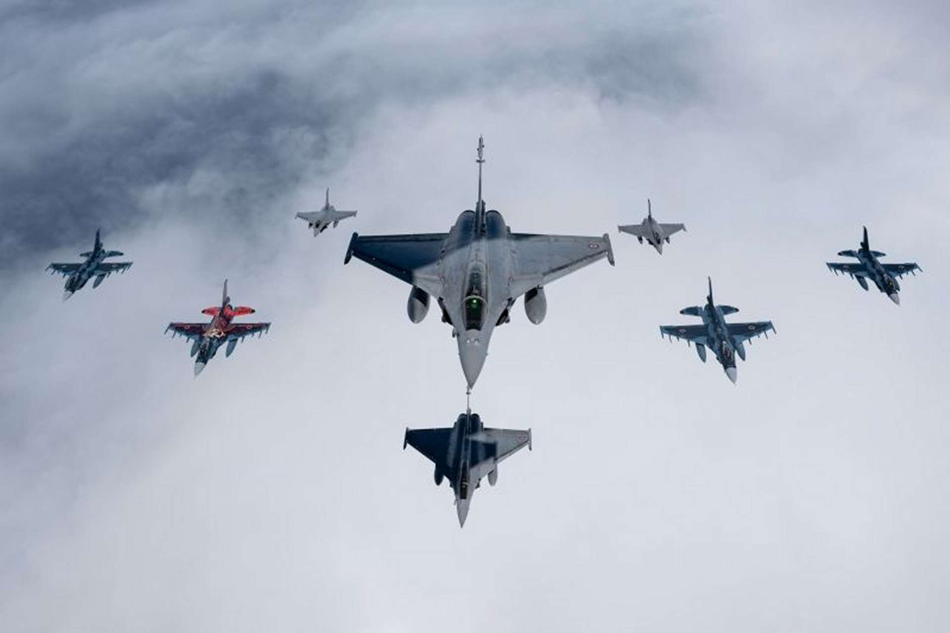 French Rafale F4s trained alongside Japanese F-2 fighters at Hyakuri Air Base during PÉGASE 26, pairing combat-aircraft operations with A330 MRTT Phénix refuelling drills (French Air Force)
