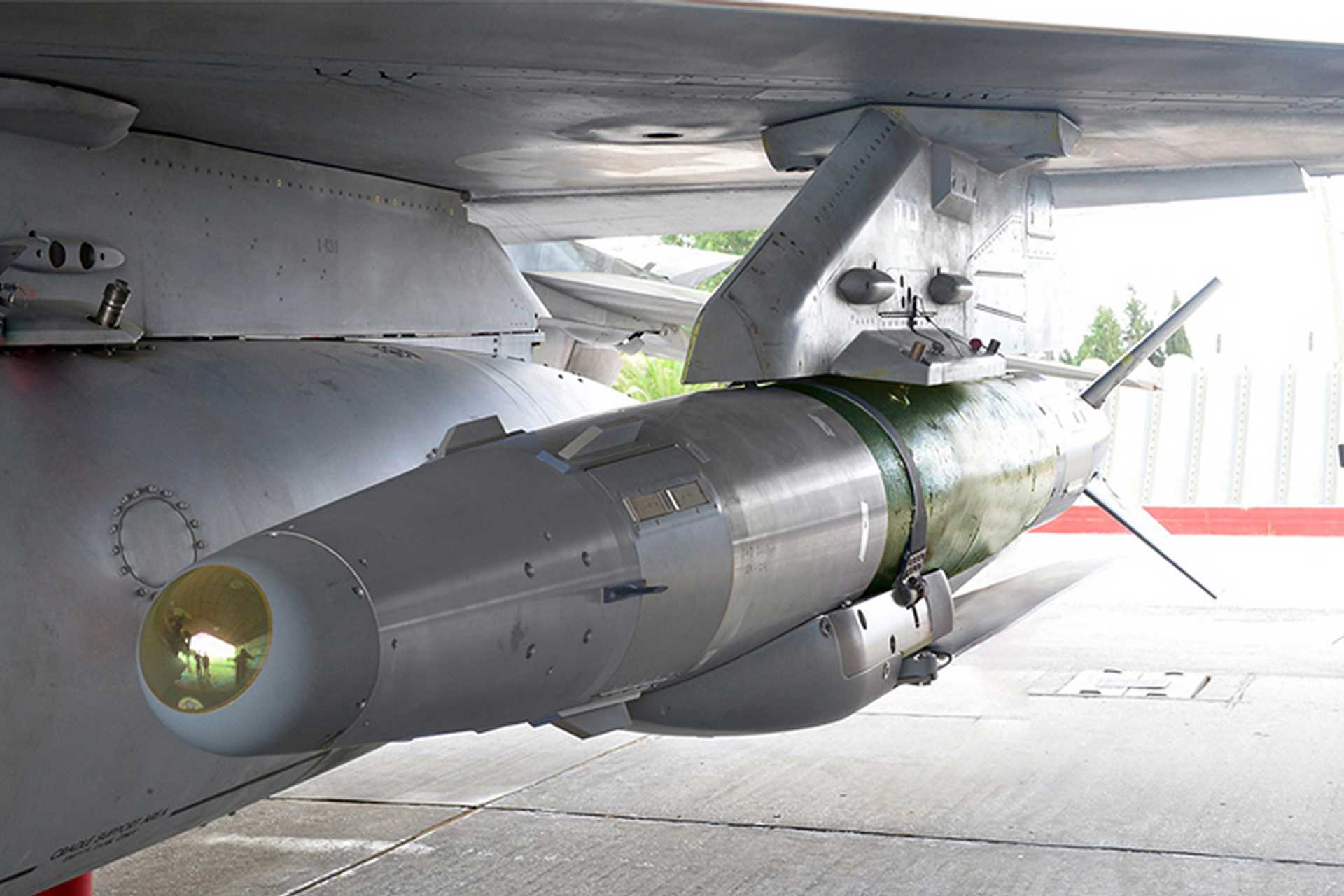 Rafael and Lockheed Martin are integrating the SPICE 1000 on Israel’s F-35I Adir for the first time, adding an internally carried guided bomb with a 125 km range and electro-optical scene-matching guidance designed to retain terminal targeting in GPS-denied conditions. (Picture source: Rafael)