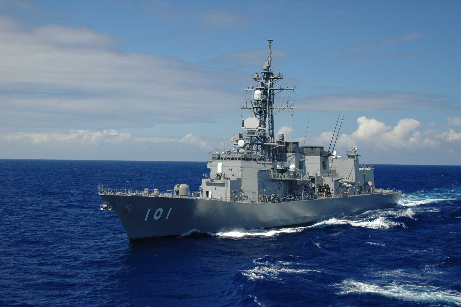 The Murasame-class provides the largest pool of candidate hulls for immediate availability, but its advanced age risks severe structural corrosion, mechanical fatigue, and high ongoing sustainment costs. (Picture source: Japanese MoD)