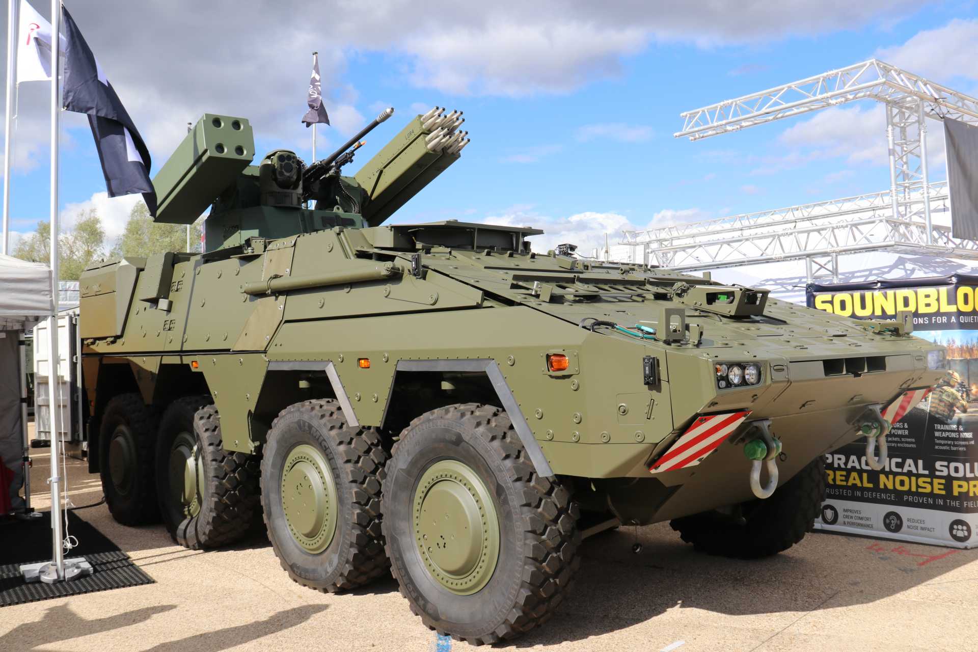 Moog’s RIwP turret mounted on the Boxer 8x8 armoured vehicle at DVD 2026, combining a 30mm cannon, Stinger missiles and 70mm guided rockets for short-range air defence and counter-drone missions.