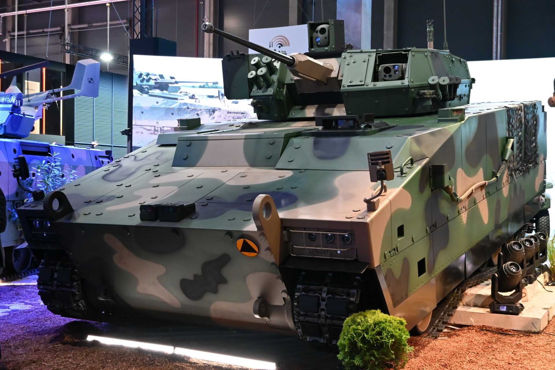 The new Polish CBWP (Ciężki Bojowy Wóz Piechoty, or Heavy Infantry Fighting Vehicle) unveiled by PGZ and Huta Stalowa Wola at MSPO 2026 in Kielce, Poland. The more than 40-ton tracked combat vehicle is designed to operate alongside U.S. and European main battle tanks. 