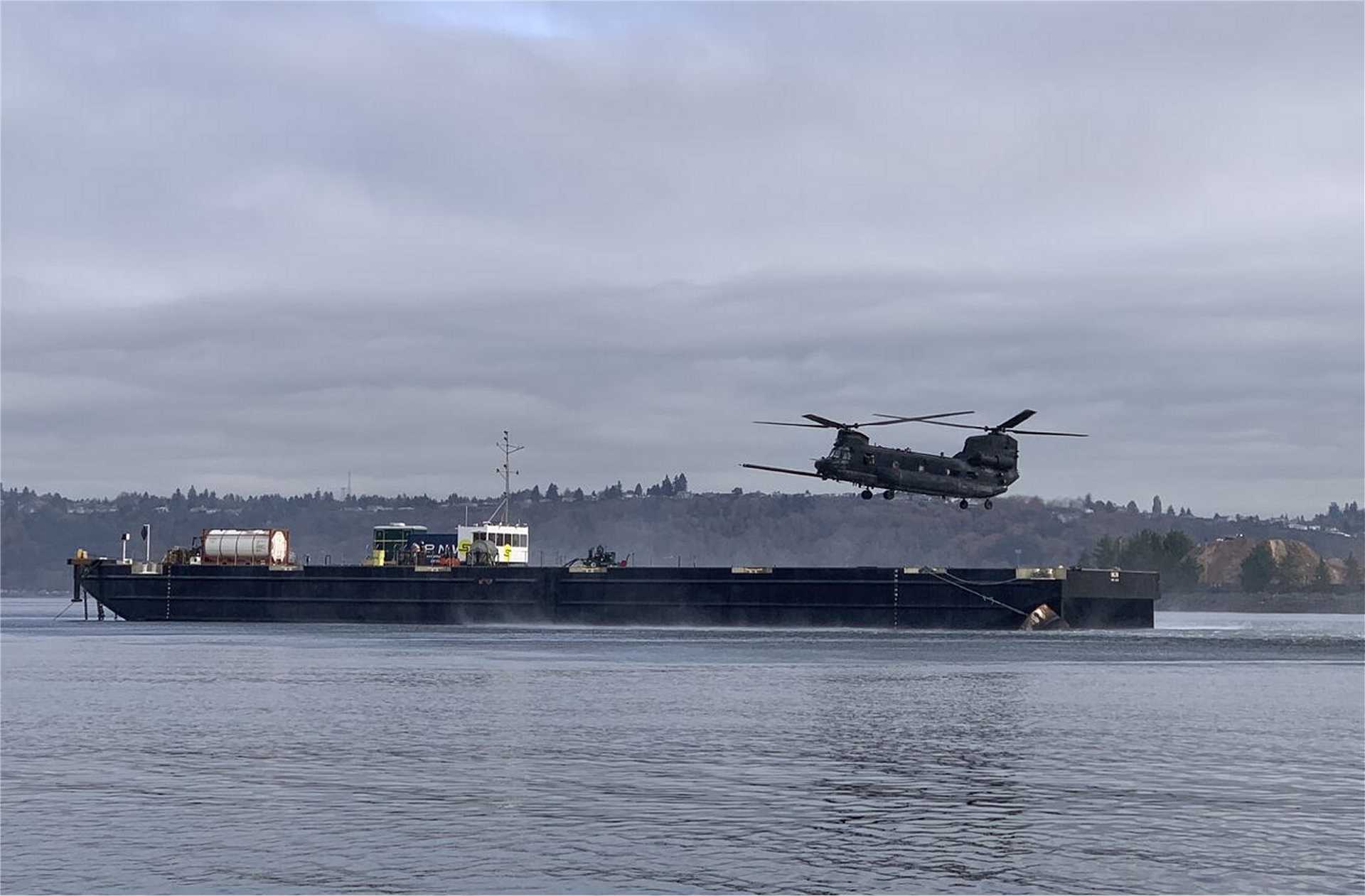 A U.S. Army MH-47G Chinook from the 160th Special Operations Aviation Regiment conducts replenishment operations from an autonomous barge equipped with Sea Machines Robotics’ SM300 system, demonstrating a new maritime logistics concept for long-range U.S. special operations missions.