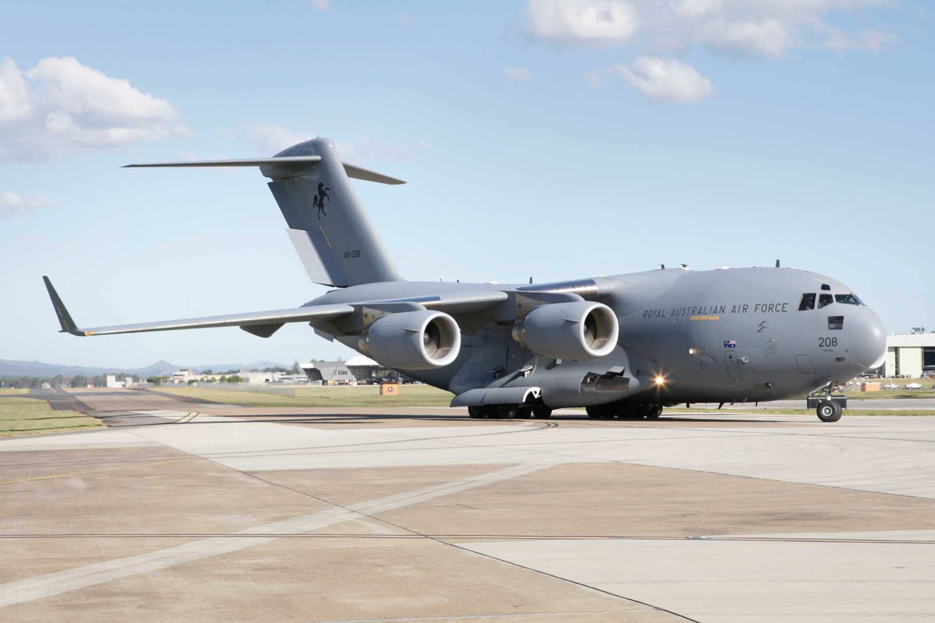 The U.S. Air Force is assessing whether restarting the C-17 Globemaster III production after an 11-year manufacturing hiatus could add strategic airlift capacity before its replacement enters service in the 2040s. (Picture source: Australian MoD)